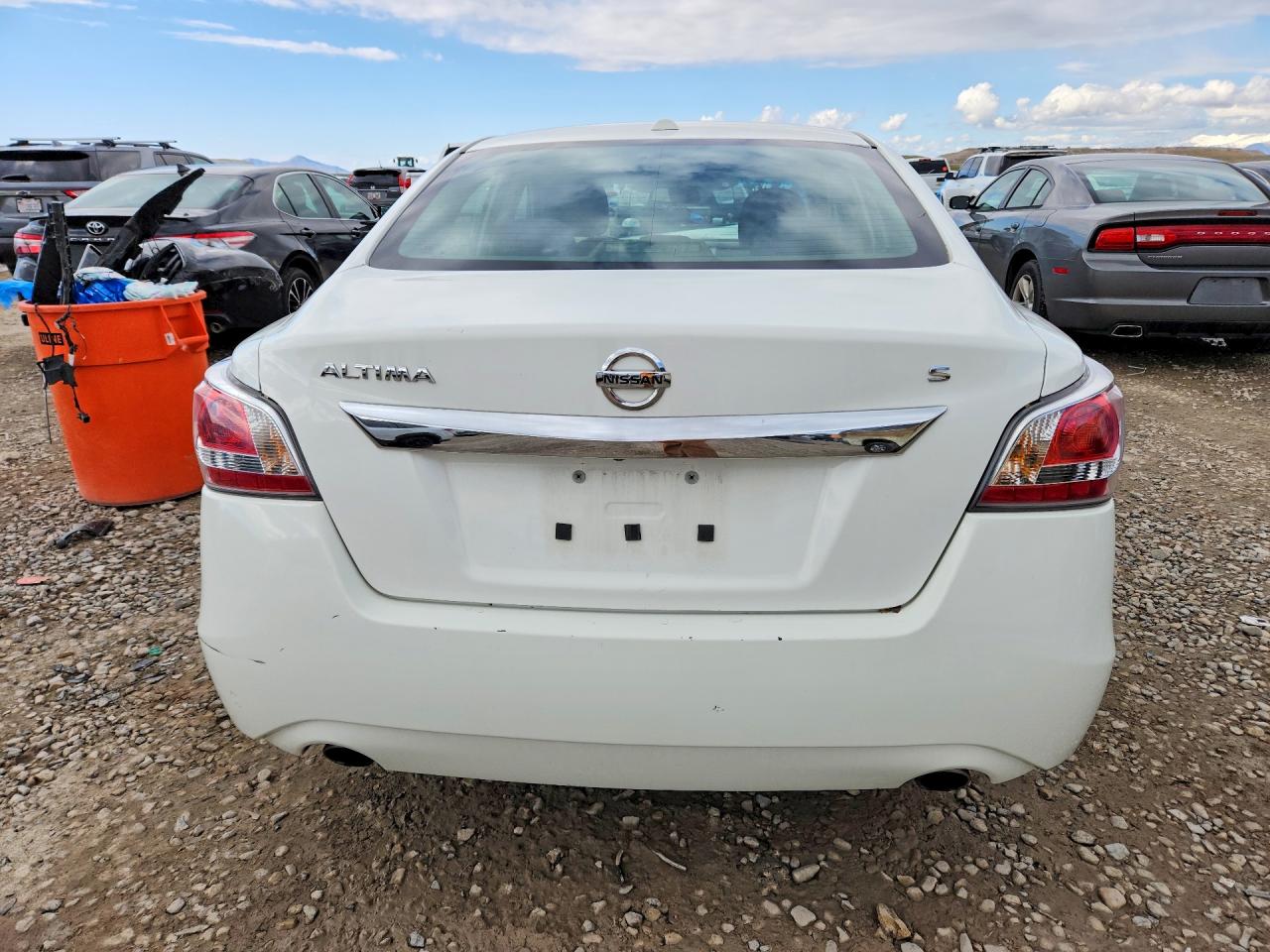 2015 Nissan Altima 2.5 S White vin: 1N4AL3APXFC467223
