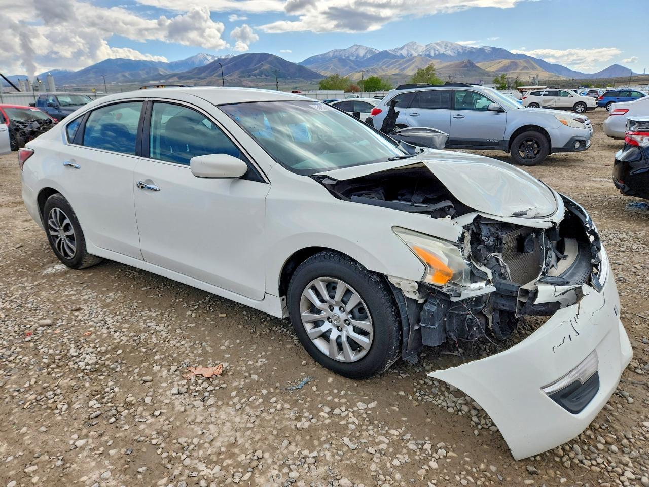 2015 Nissan Altima 2.5 S White vin: 1N4AL3APXFC467223