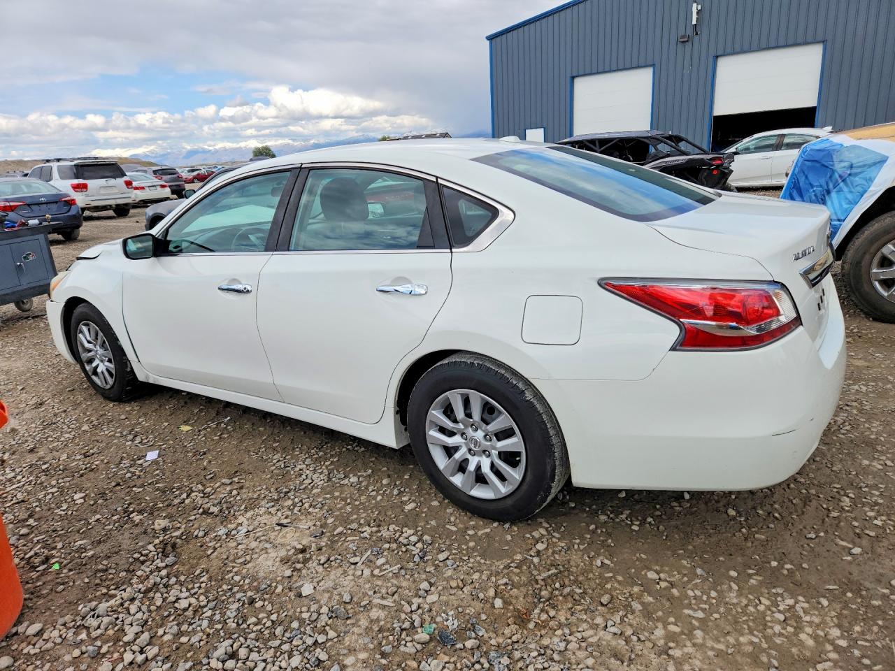 2015 Nissan Altima 2.5 S White vin: 1N4AL3APXFC467223