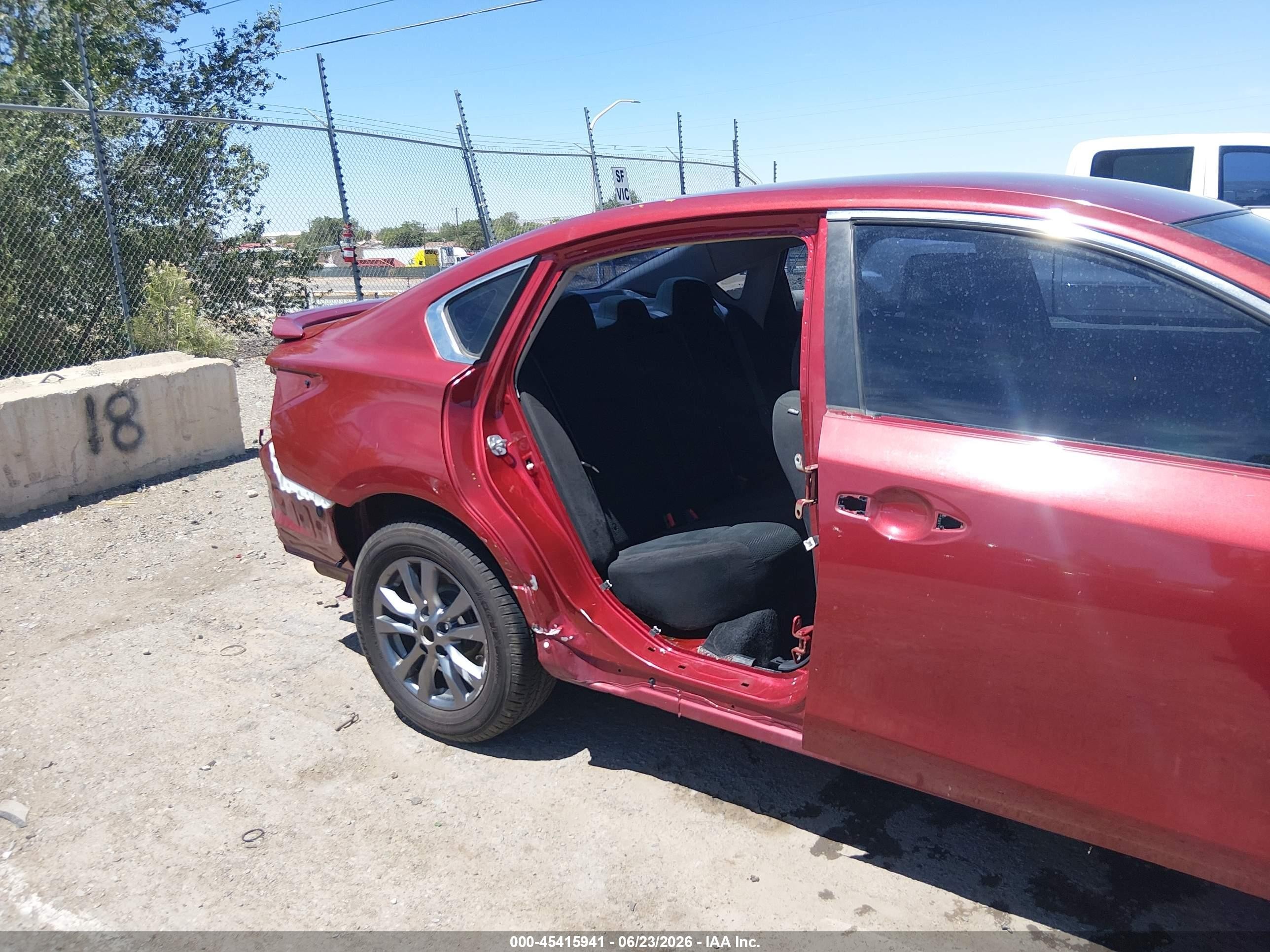 2015 Nissan Altima 2.5 S Red vin: 1N4AL3APXFC467500