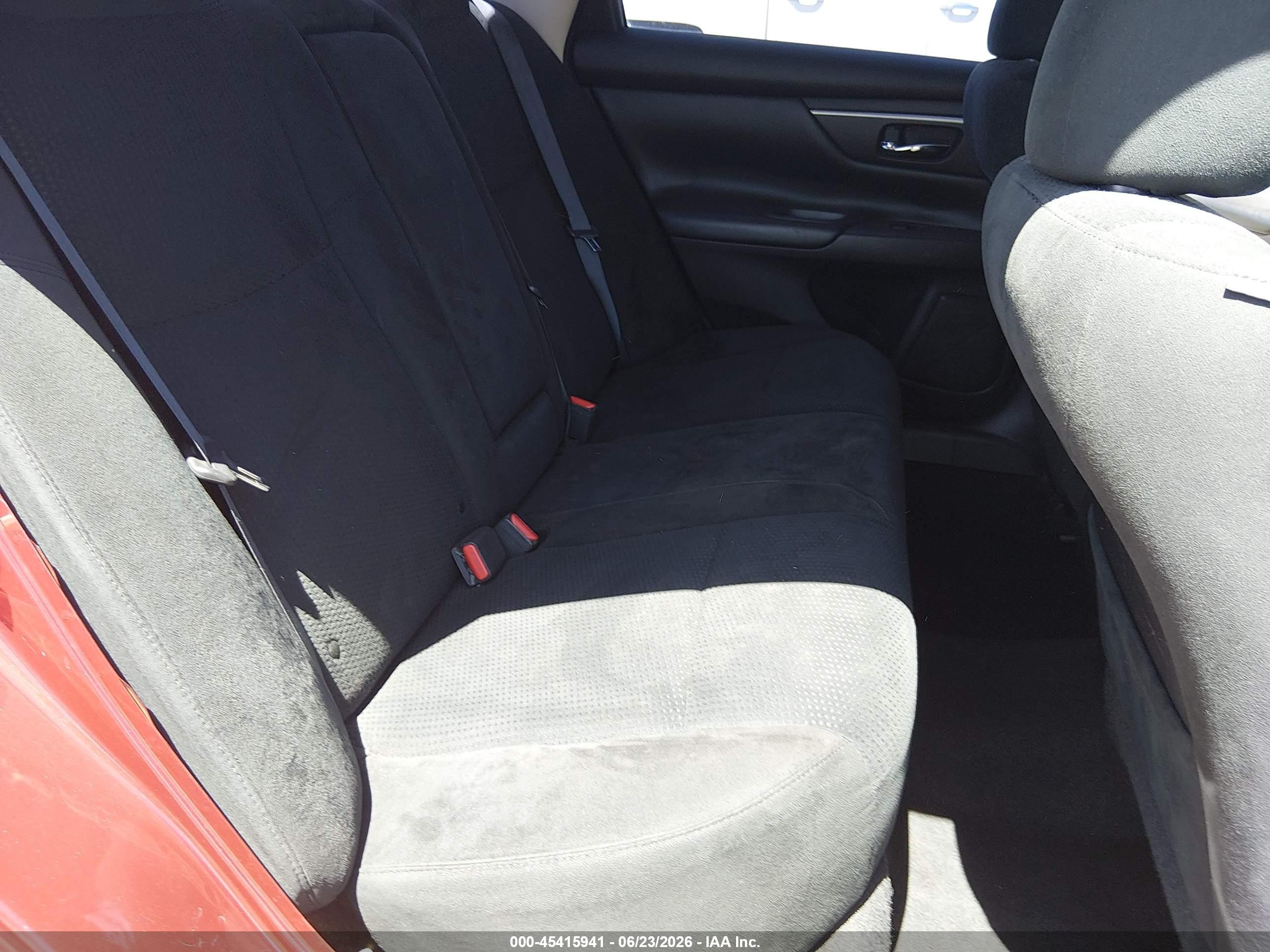 2015 Nissan Altima 2.5 S Red vin: 1N4AL3APXFC467500