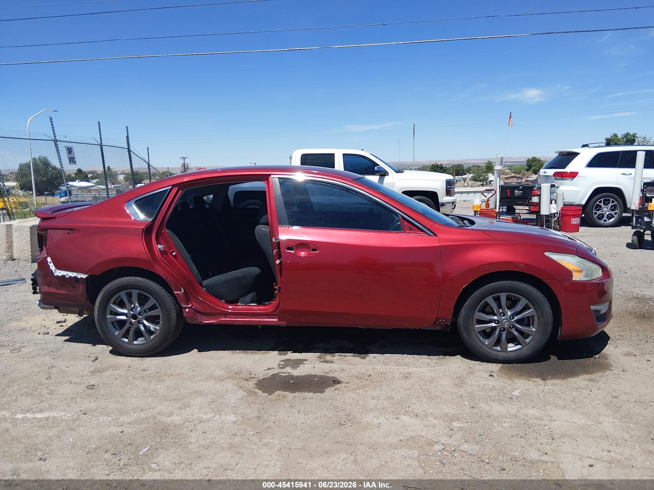 2015 Nissan Altima 2.5 S Red vin: 1N4AL3APXFC467500