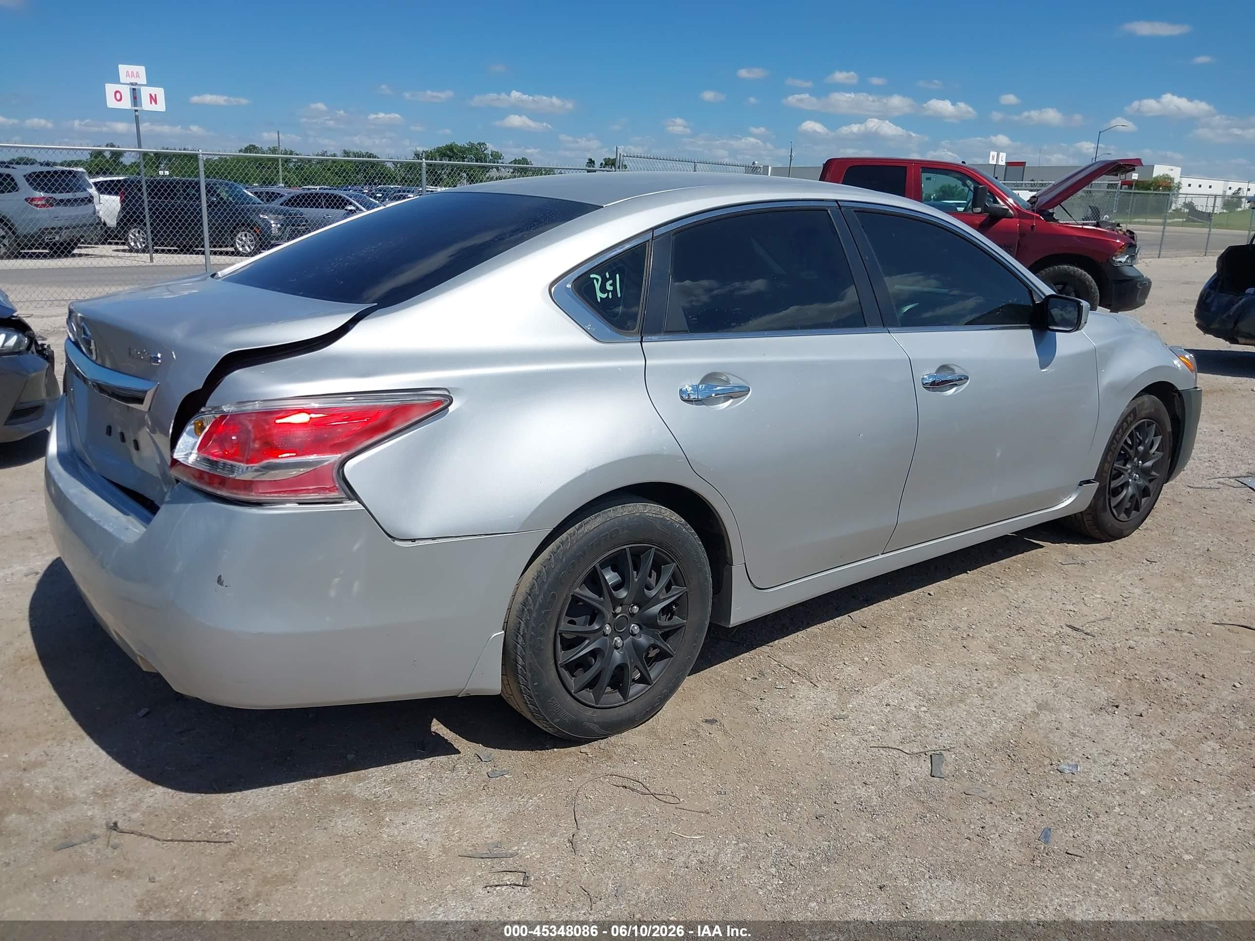 2015 Nissan Altima 2.5 S Silver vin: 1N4AL3APXFC479999