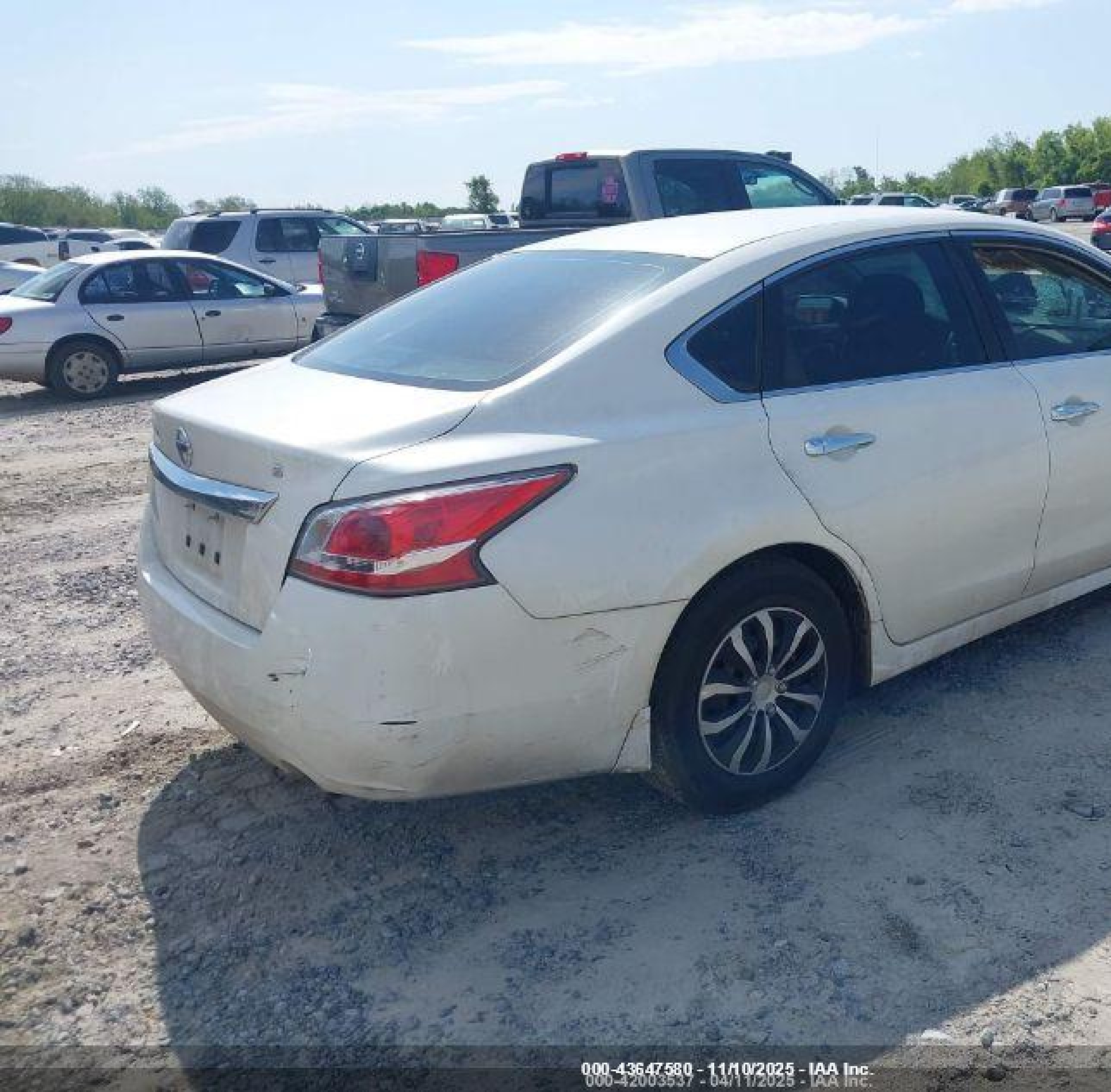 2015 Nissan Altima 2.5 S White vin: 1N4AL3APXFC593565