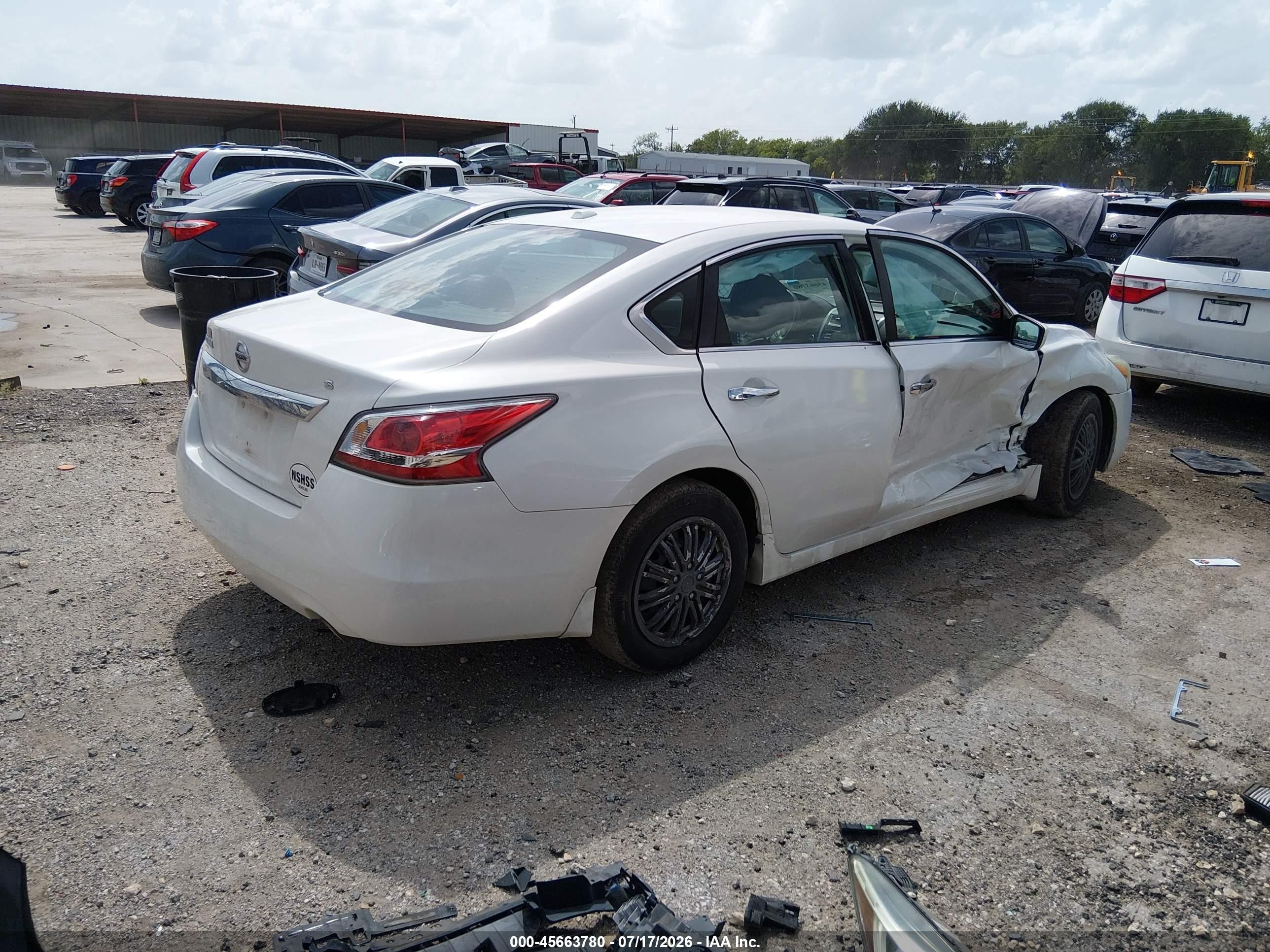 2015 Nissan Altima 2.5 S White vin: 1N4AL3APXFN308982