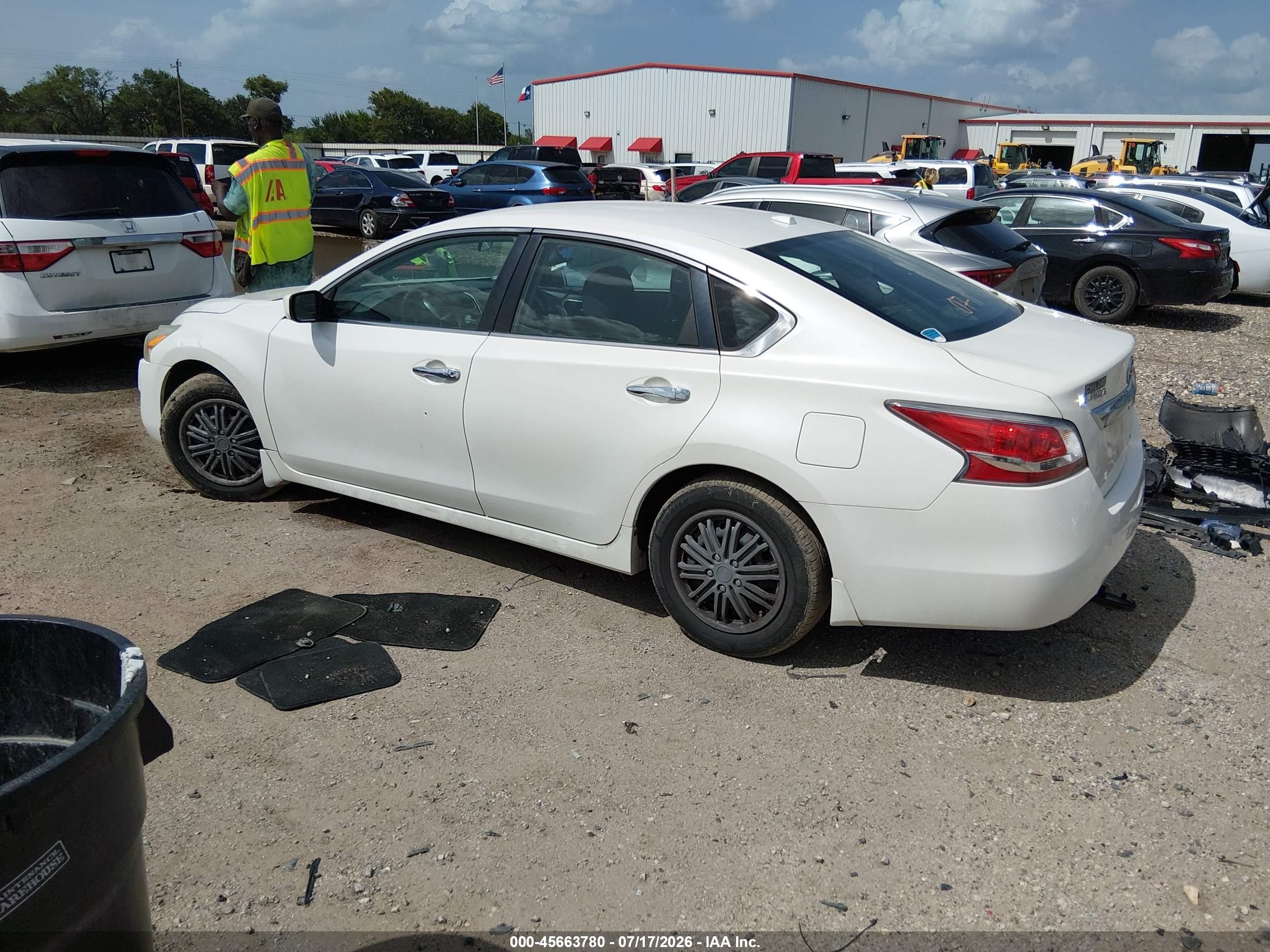 2015 Nissan Altima 2.5 S White vin: 1N4AL3APXFN308982