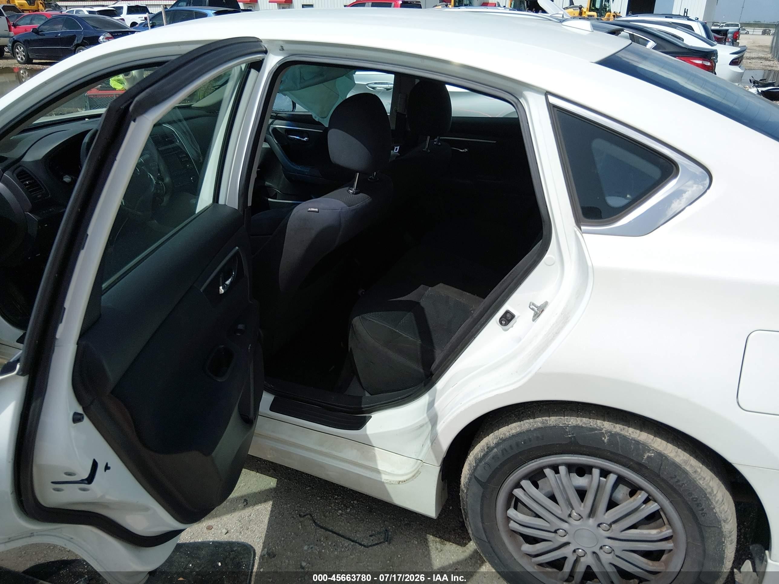 2015 Nissan Altima 2.5 S White vin: 1N4AL3APXFN308982