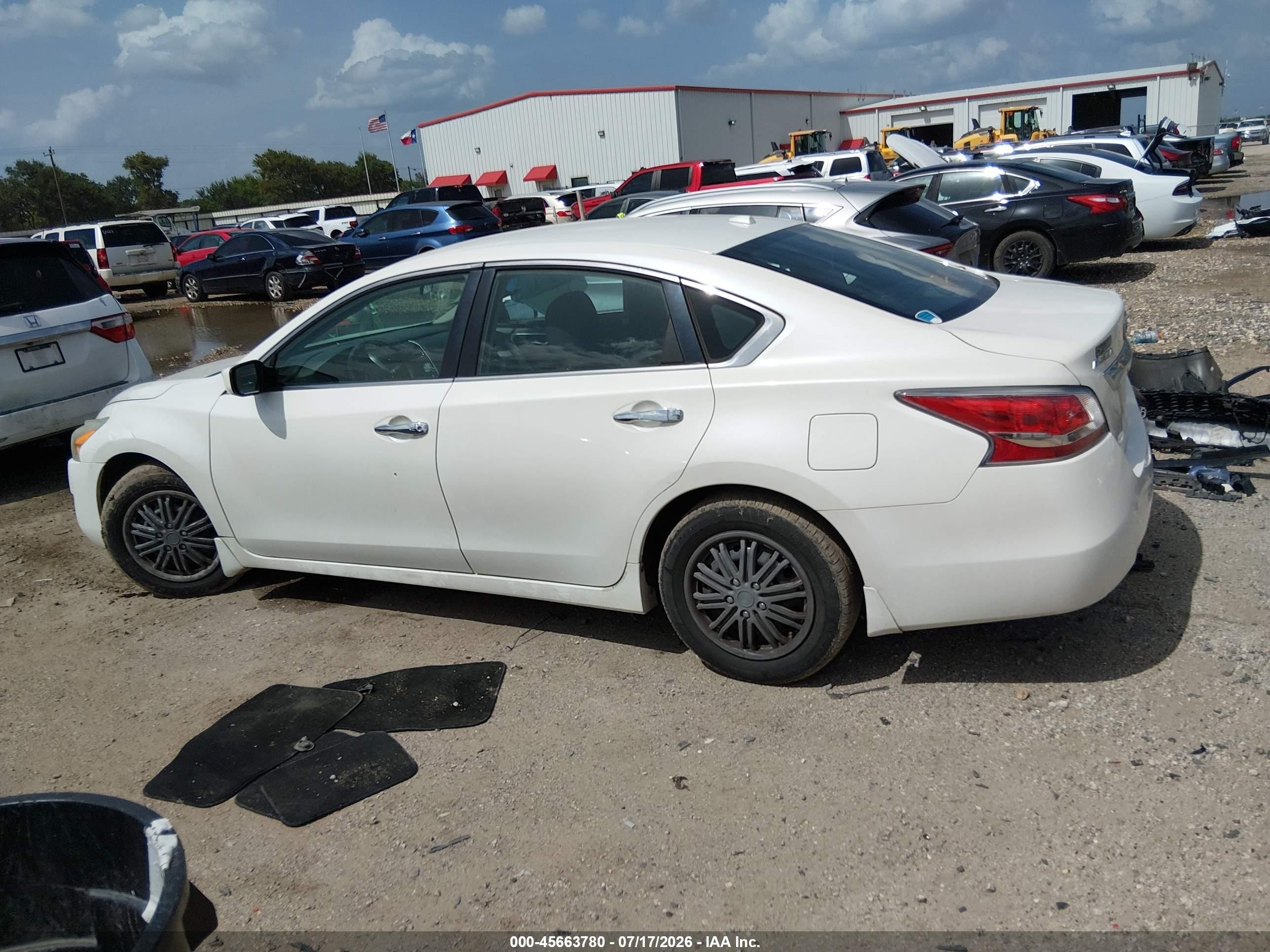 2015 Nissan Altima 2.5 S White vin: 1N4AL3APXFN308982