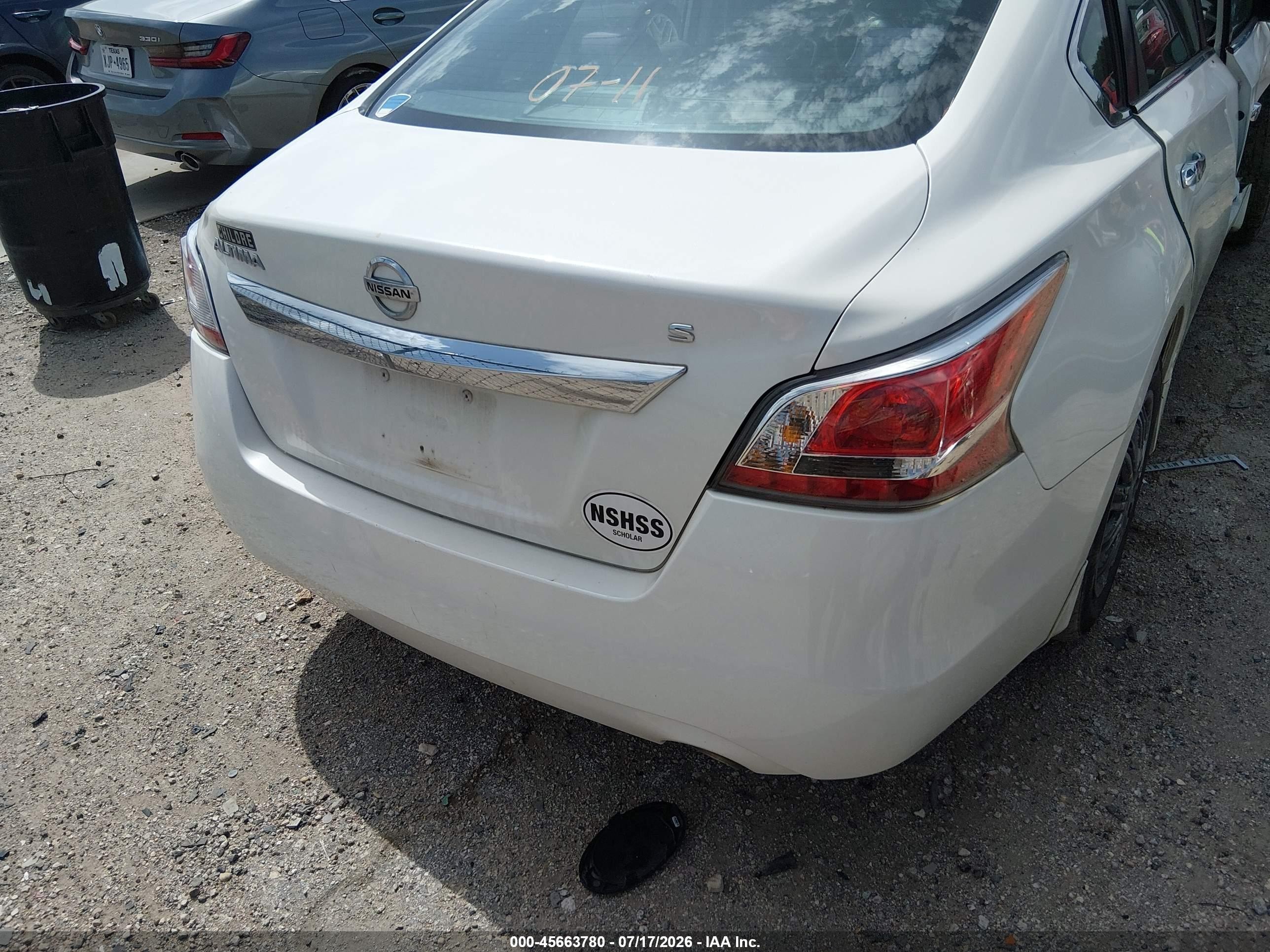 2015 Nissan Altima 2.5 S White vin: 1N4AL3APXFN308982