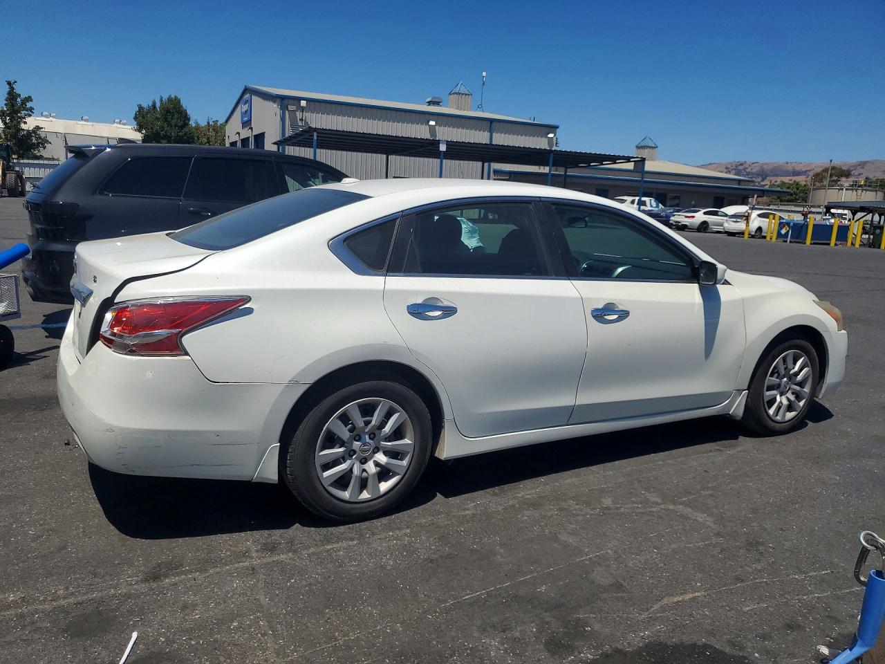 2015 Nissan Altima 2.5 S White vin: 1N4AL3APXFN312353