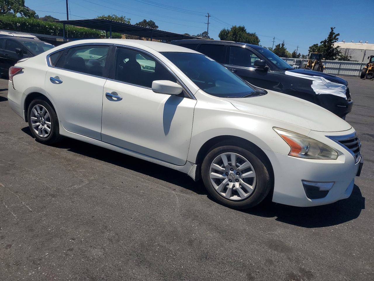 2015 Nissan Altima 2.5 S White vin: 1N4AL3APXFN312353
