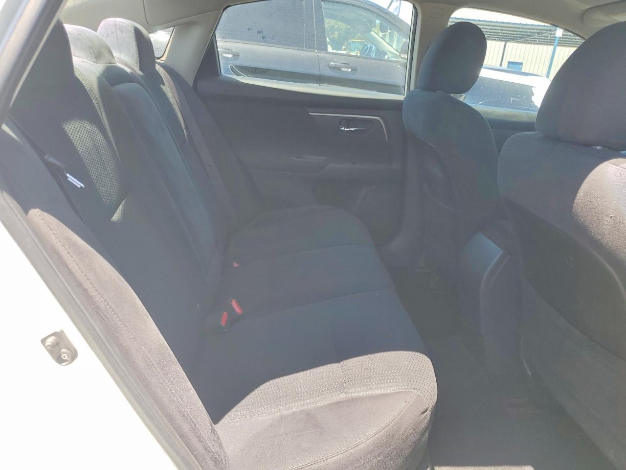 2015 Nissan Altima 2.5 S White vin: 1N4AL3APXFN312353