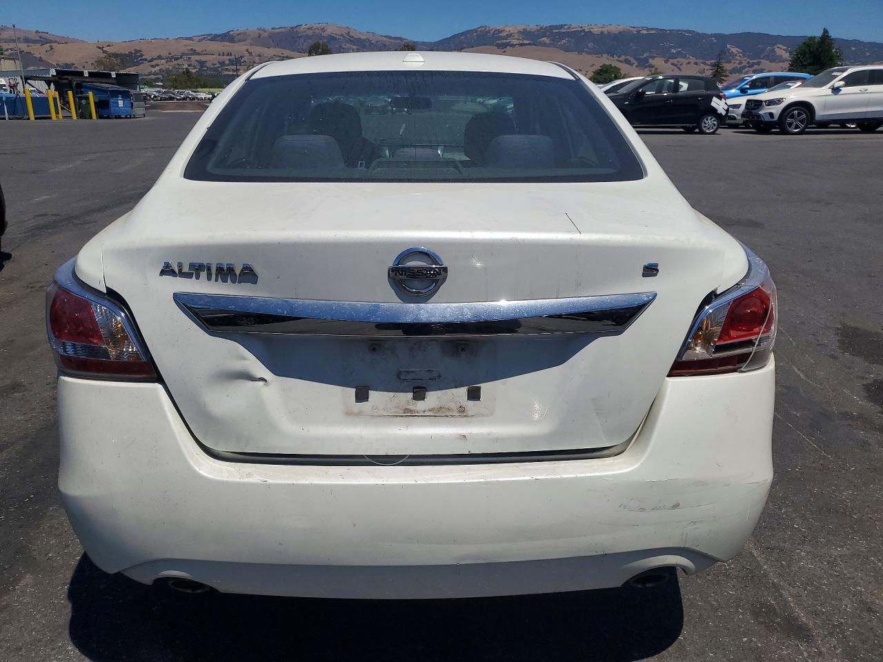 2015 Nissan Altima 2.5 S White vin: 1N4AL3APXFN312353
