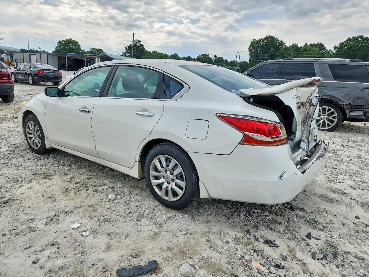 2015 Nissan Altima 2.5 S White vin: 1N4AL3APXFN325779