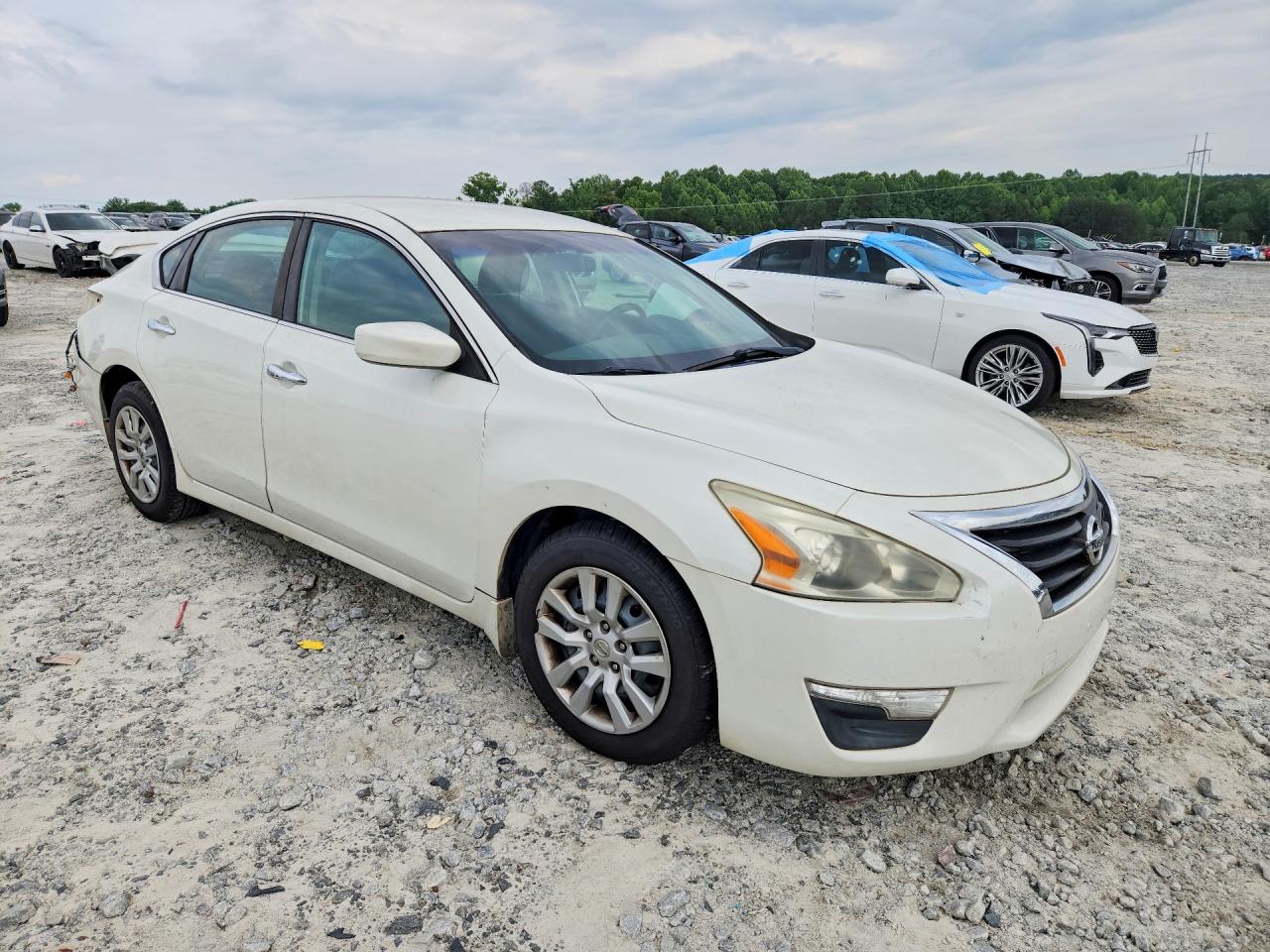 2015 Nissan Altima 2.5 S White vin: 1N4AL3APXFN325779