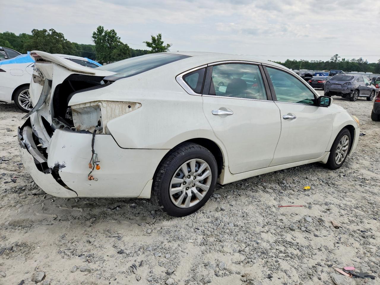2015 Nissan Altima 2.5 S White vin: 1N4AL3APXFN325779