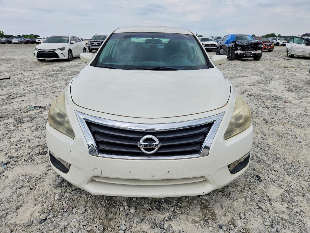 2015 Nissan Altima 2.5 S White vin: 1N4AL3APXFN325779