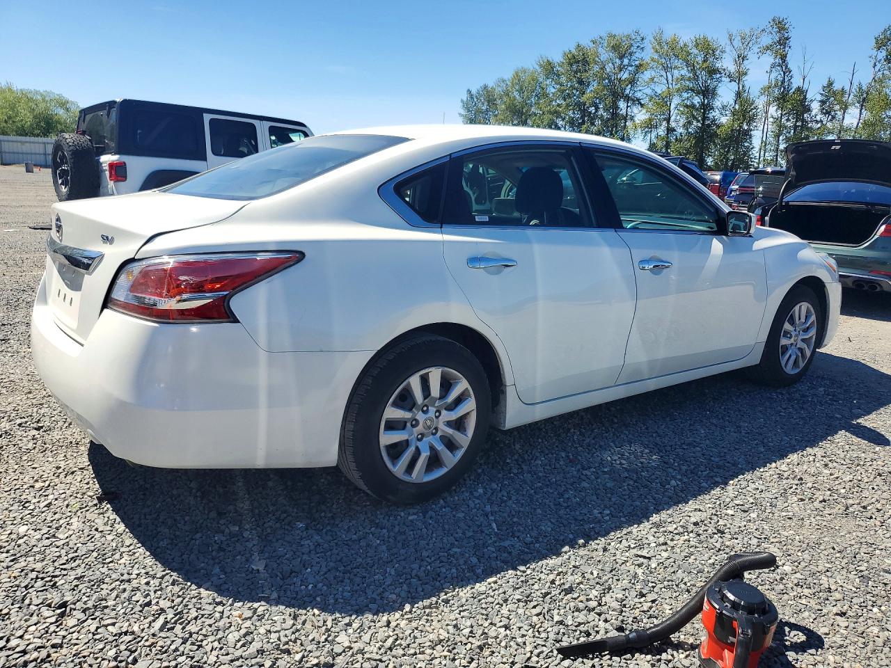 2015 Nissan Altima 2.5 S White vin: 1N4AL3APXFN338564