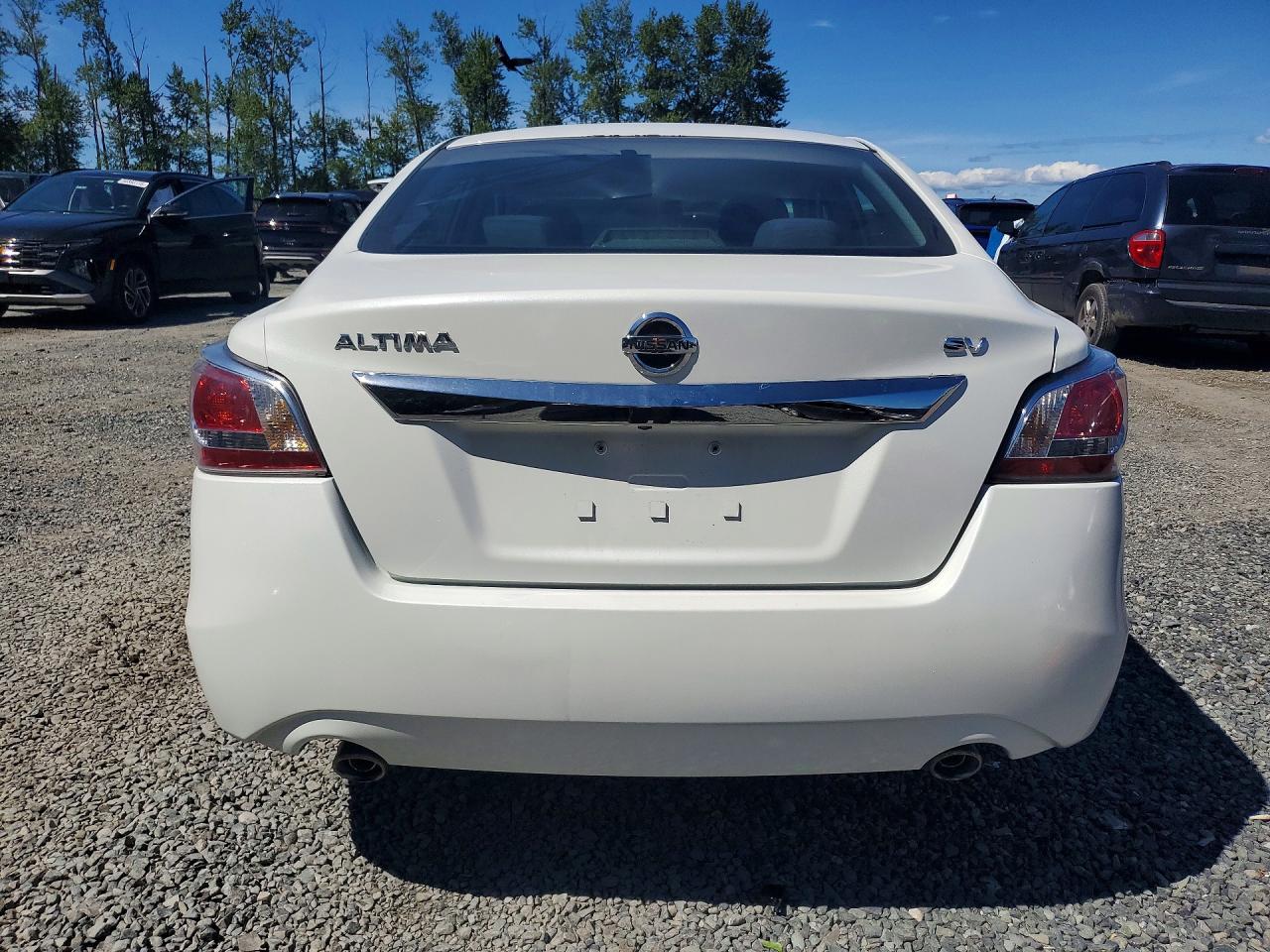 2015 Nissan Altima 2.5 S White vin: 1N4AL3APXFN338564