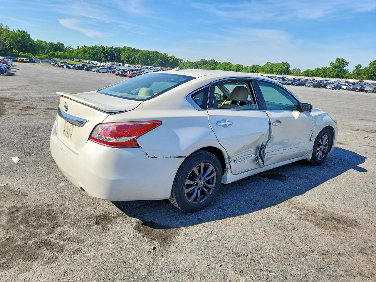 2015 Nissan Altima 2.5 S White vin: 1N4AL3APXFN374495