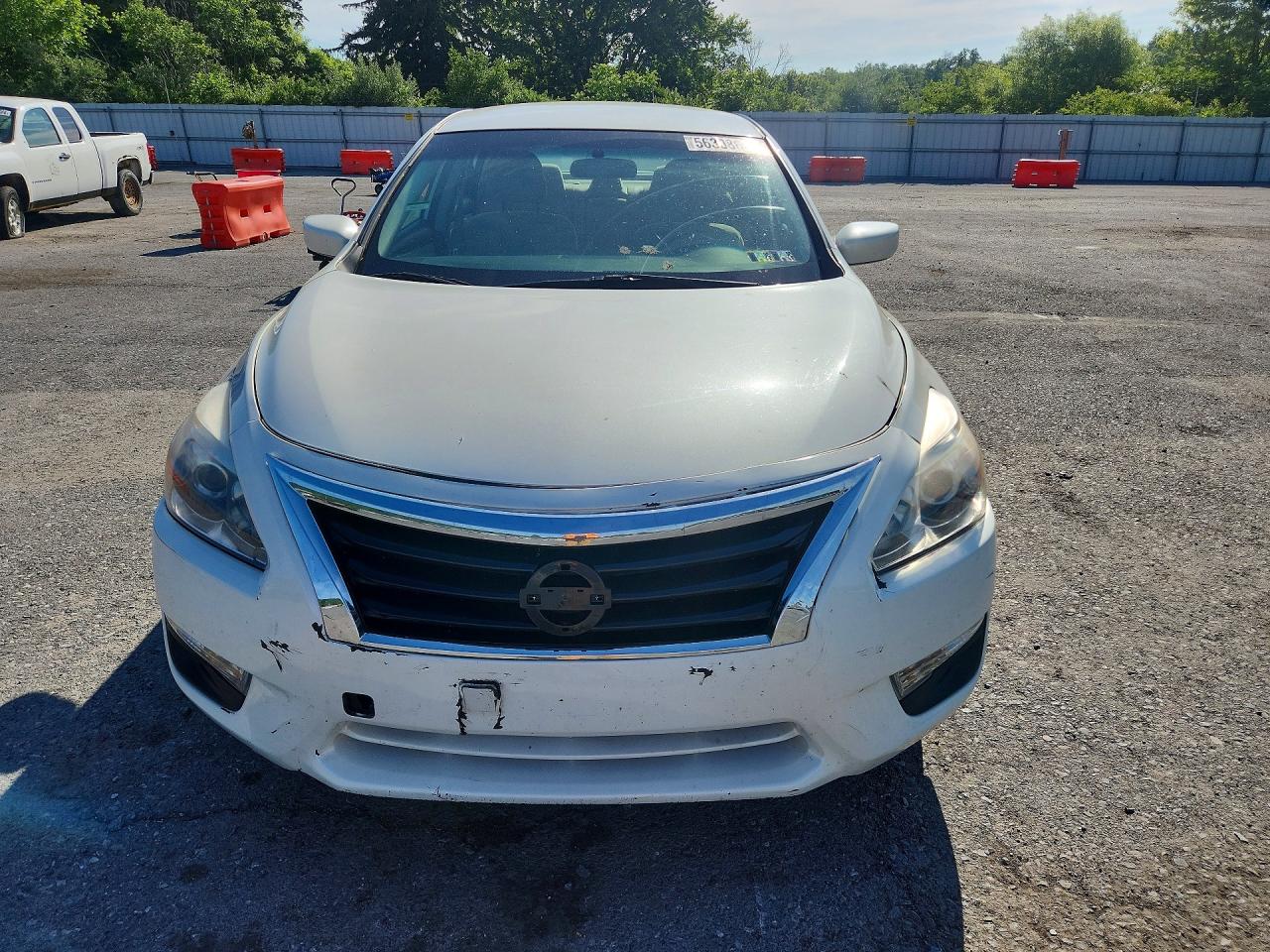 2015 Nissan Altima 2.5 S White vin: 1N4AL3APXFN374495