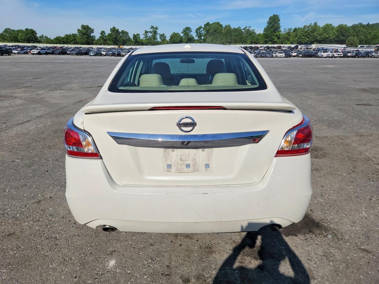 2015 Nissan Altima 2.5 S White vin: 1N4AL3APXFN374495
