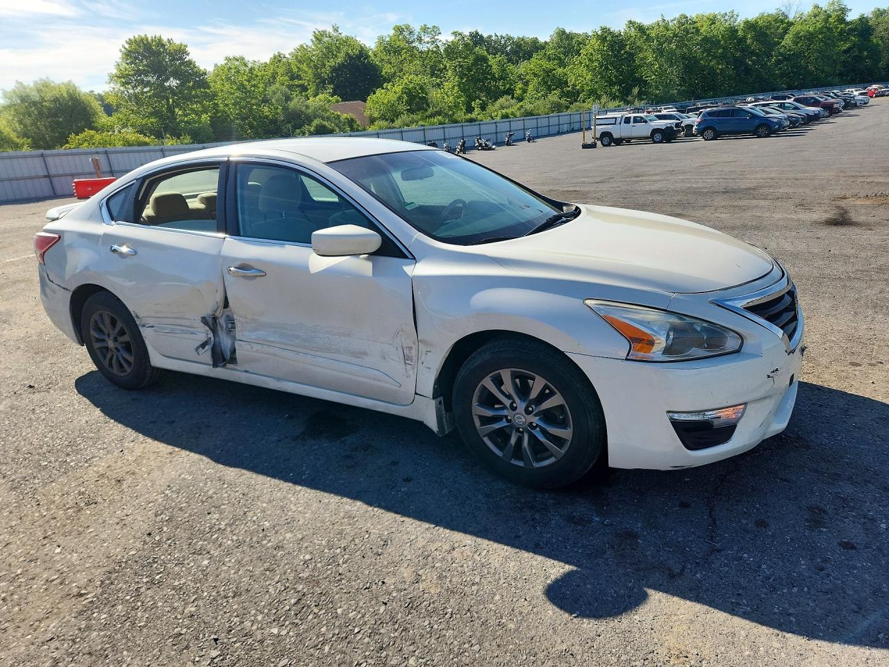 2015 Nissan Altima 2.5 S White vin: 1N4AL3APXFN374495