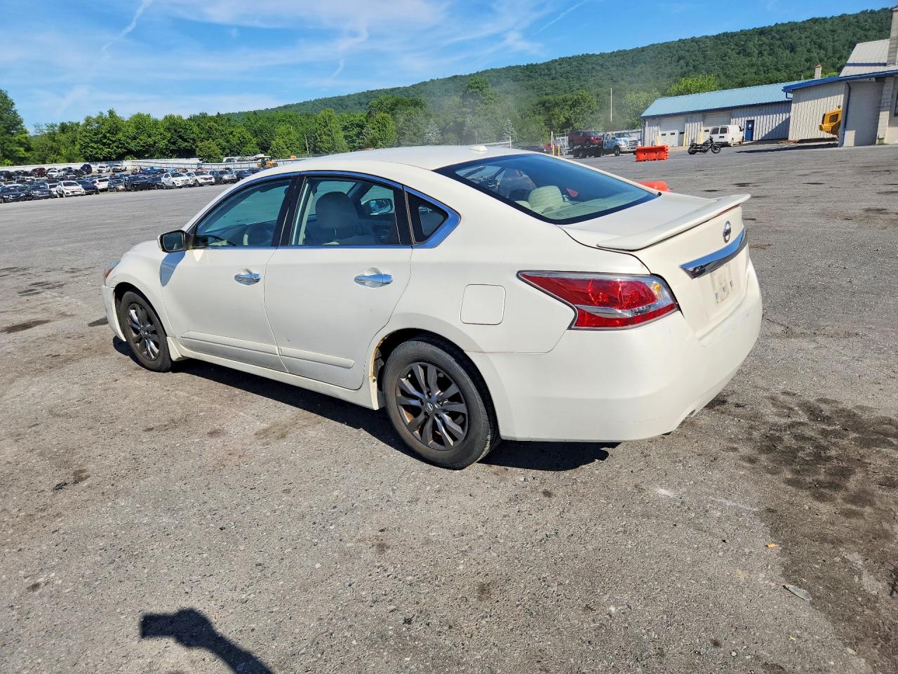 2015 Nissan Altima 2.5 S White vin: 1N4AL3APXFN374495