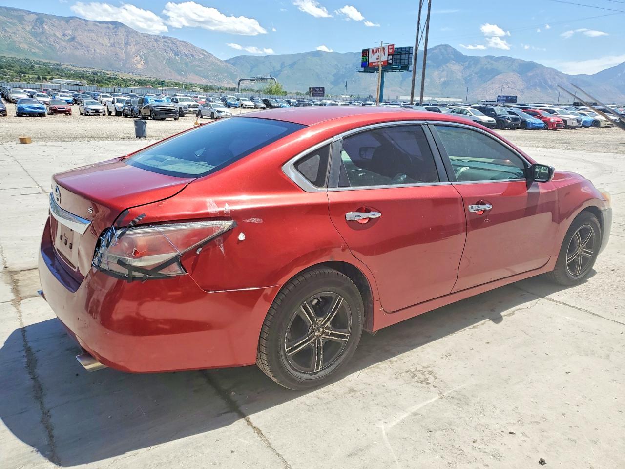 2015 Nissan Altima 2.5 S Red vin: 1N4AL3APXFN375615