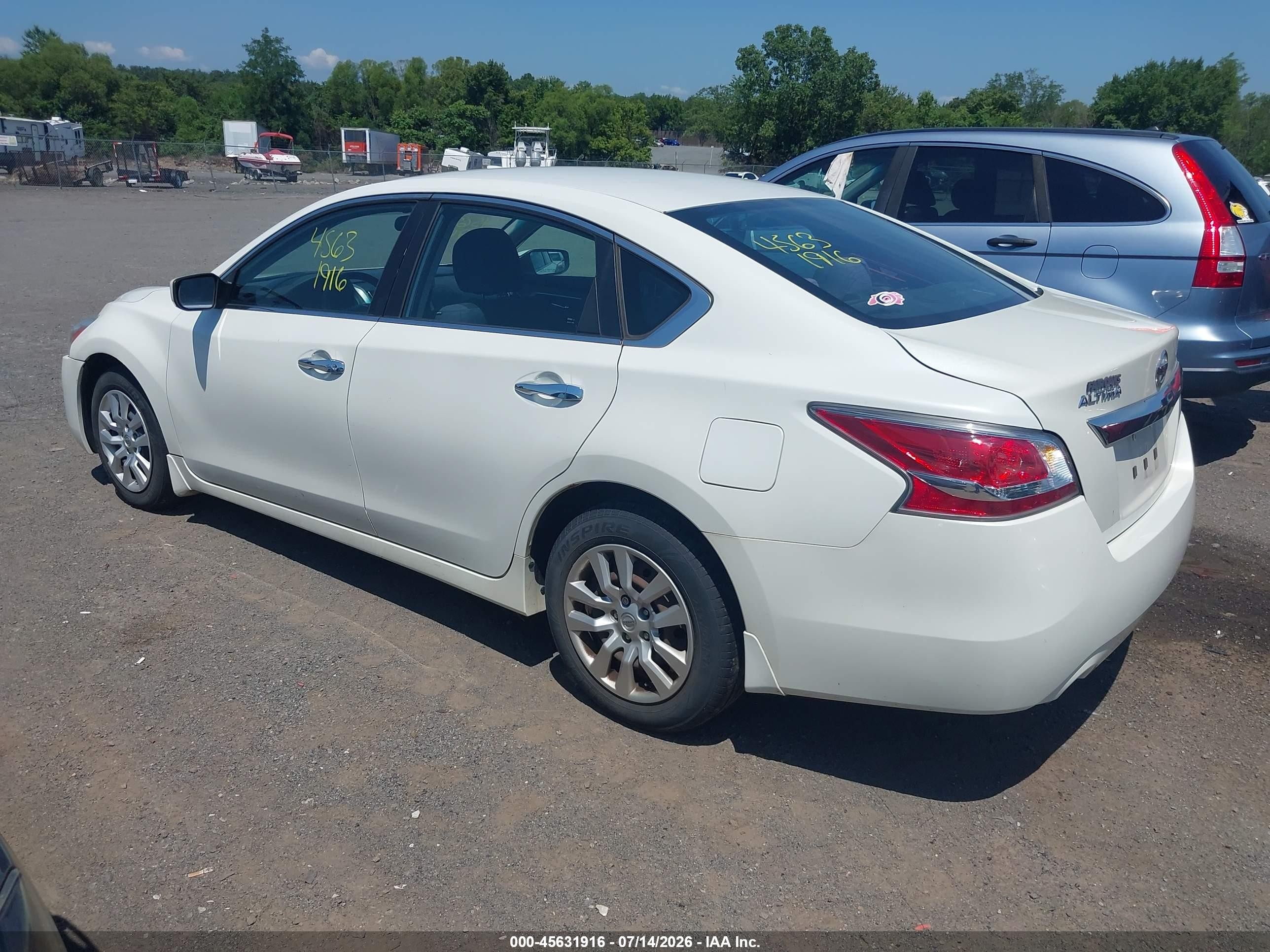 2015 Nissan Altima 2.5 S White vin: 1N4AL3APXFN383410