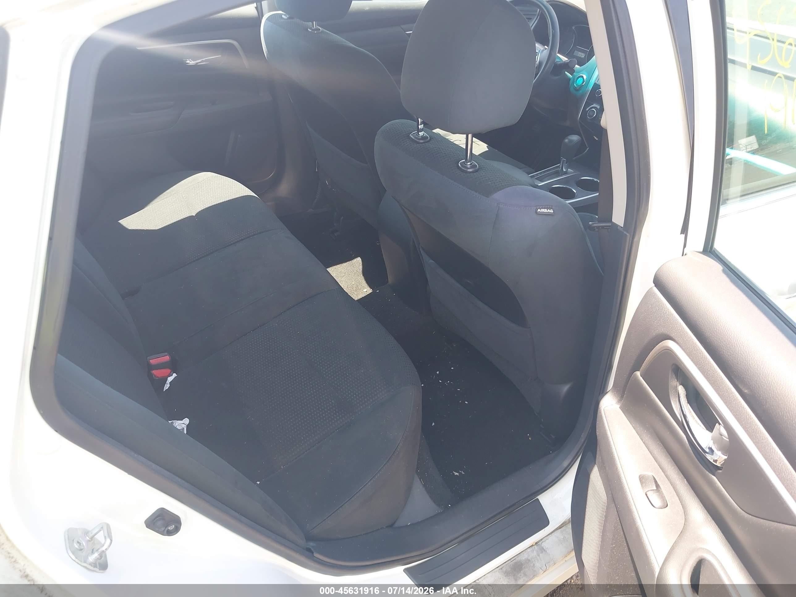 2015 Nissan Altima 2.5 S White vin: 1N4AL3APXFN383410