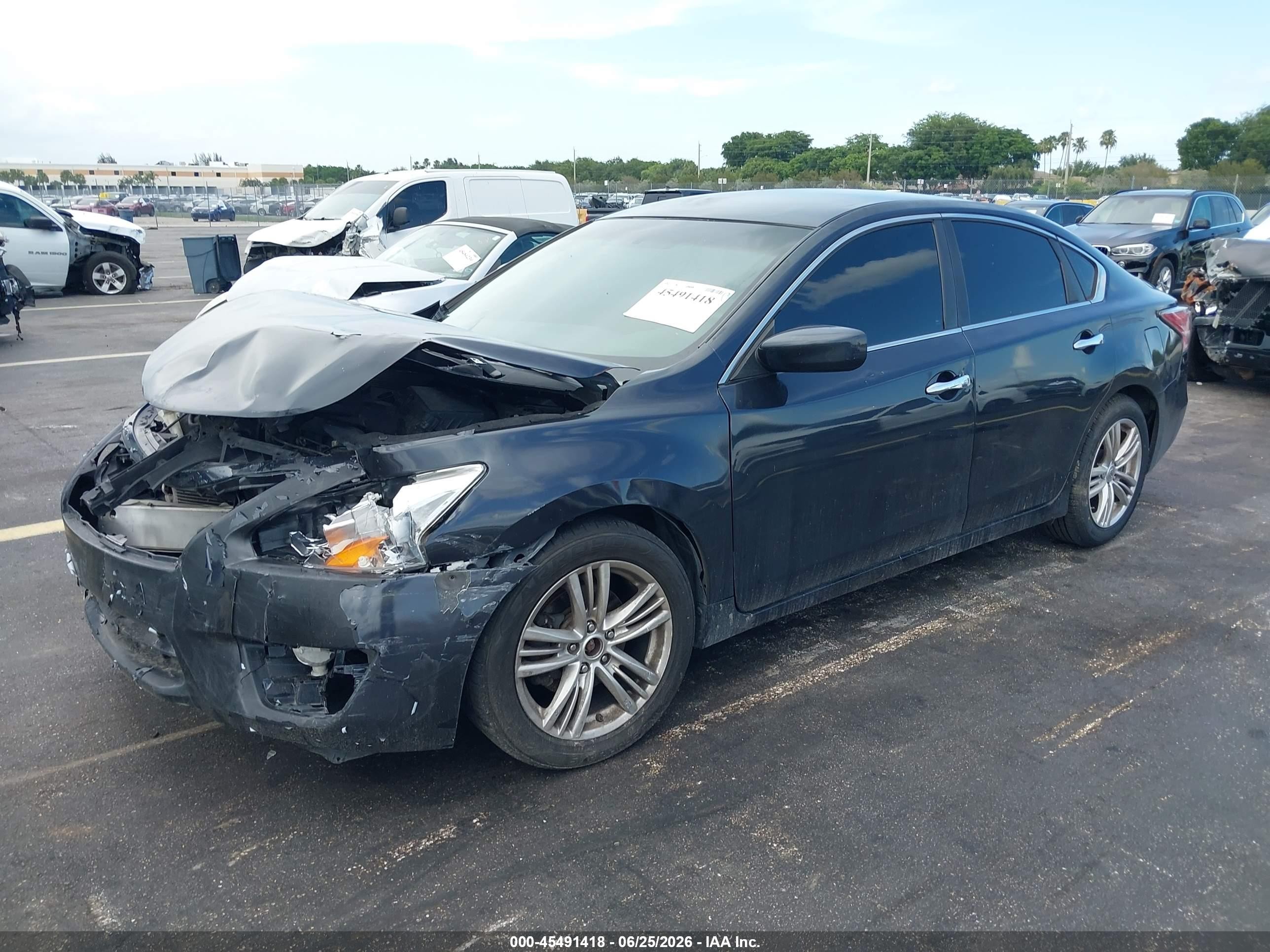 2015 Nissan Altima   Gray vin: 1N4AL3APXFN384797