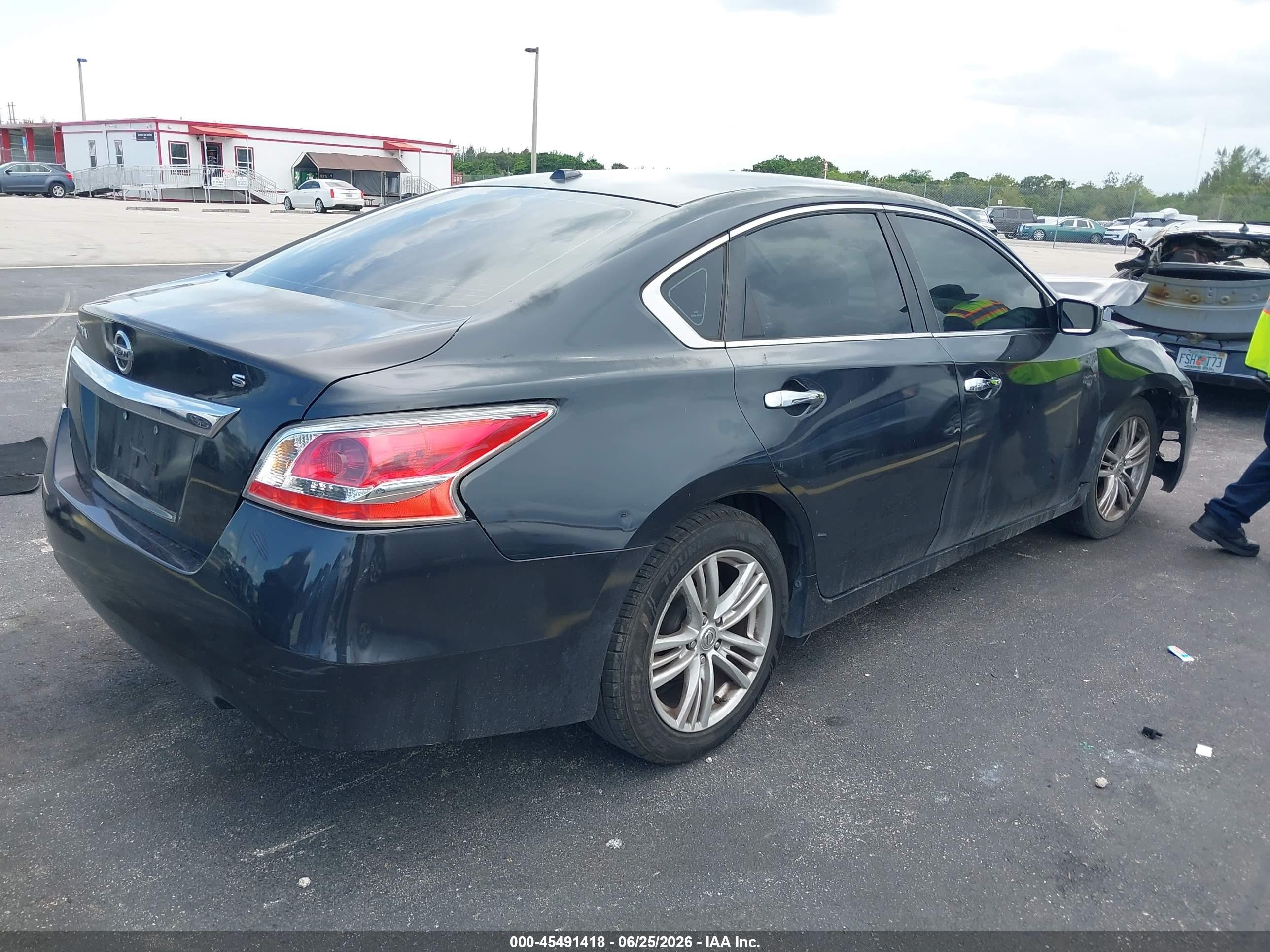 2015 Nissan Altima   Gray vin: 1N4AL3APXFN384797