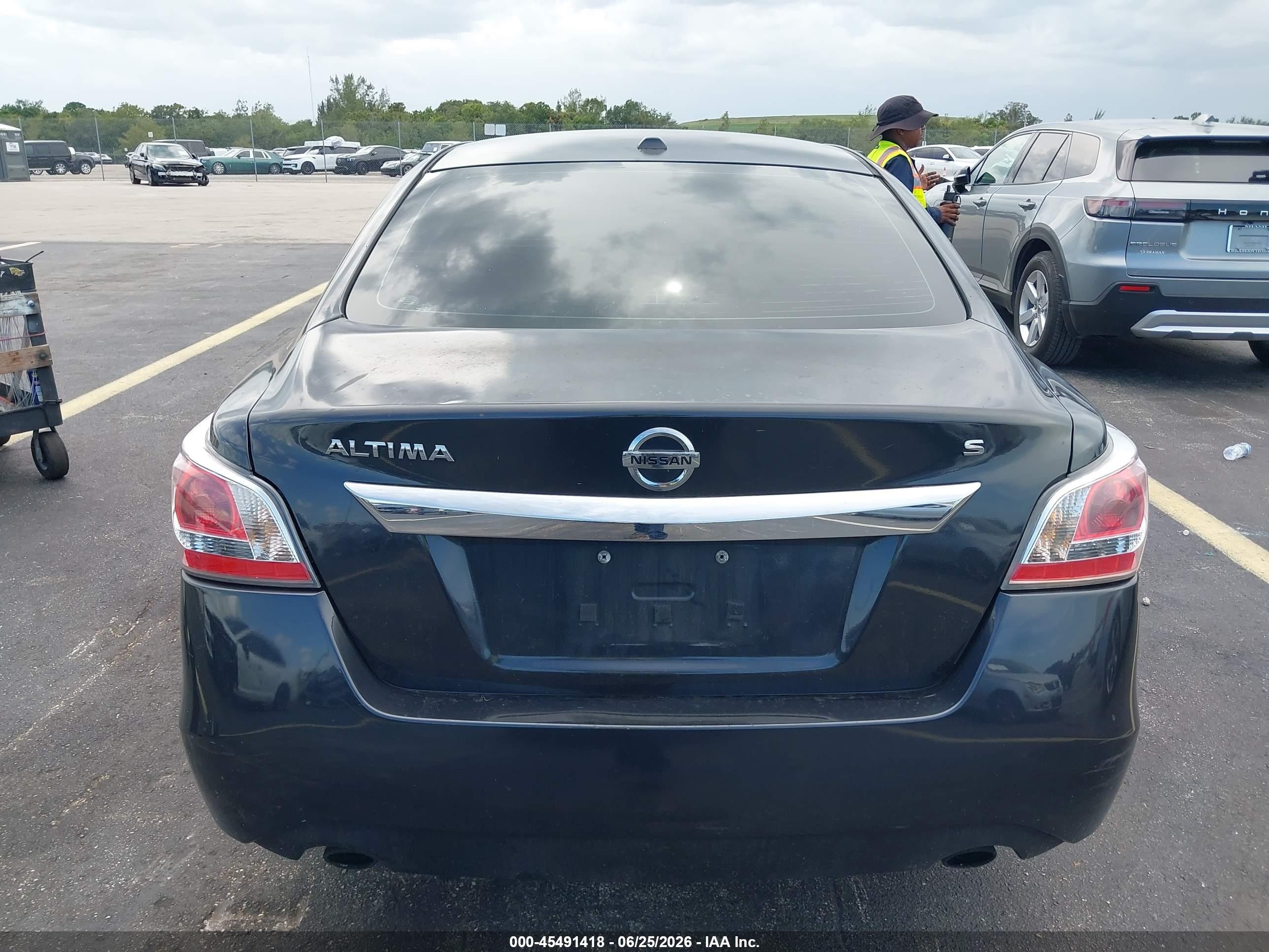 2015 Nissan Altima   Gray vin: 1N4AL3APXFN384797