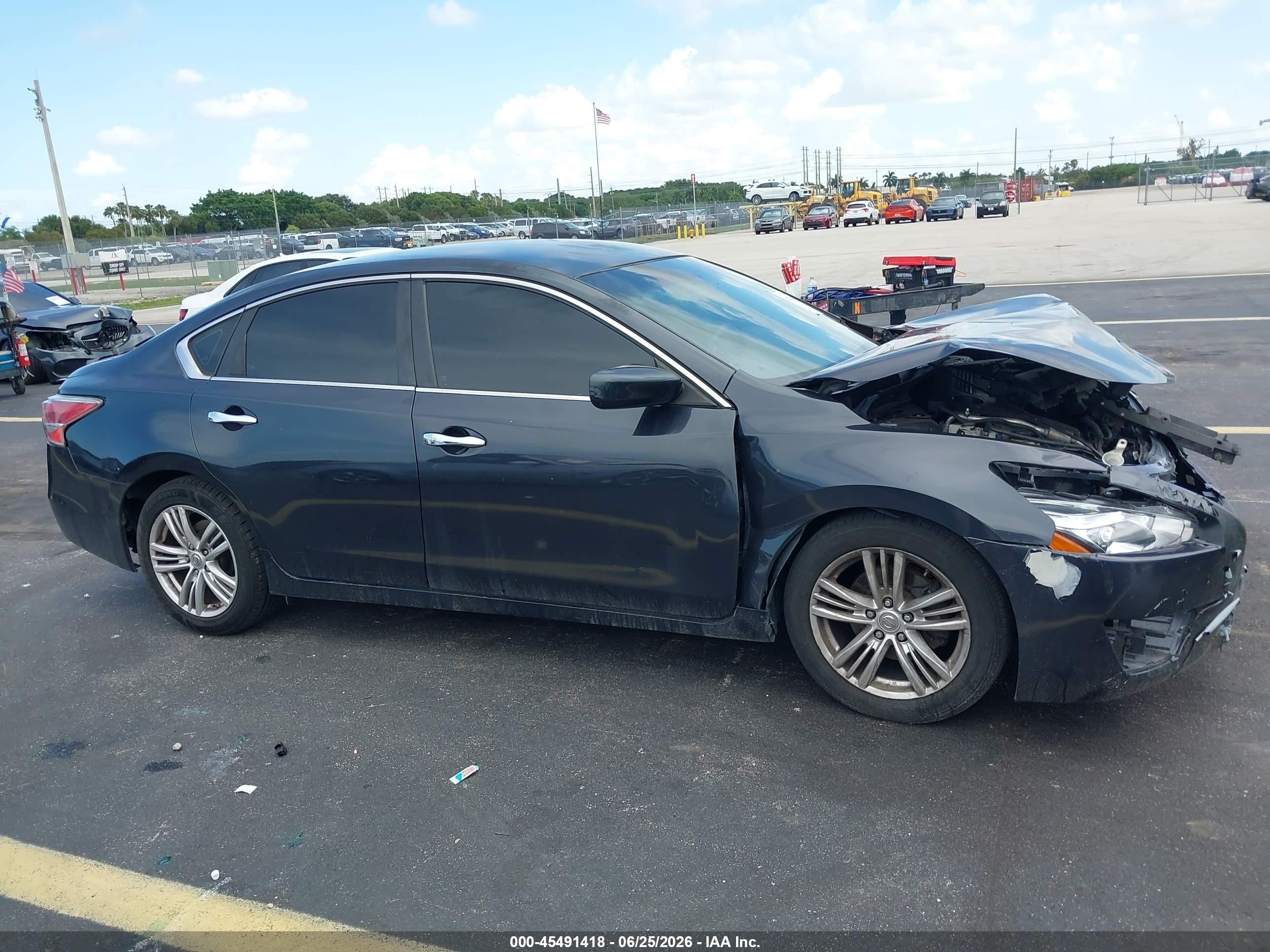 2015 Nissan Altima   Gray vin: 1N4AL3APXFN384797