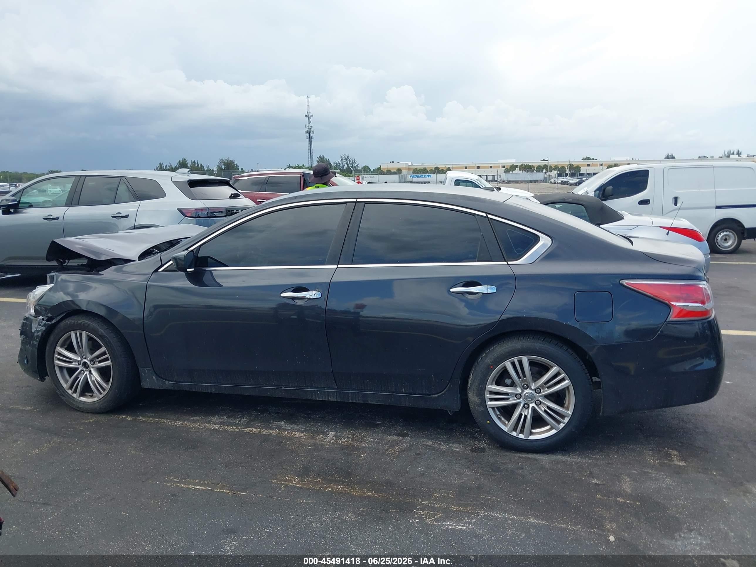 2015 Nissan Altima   Gray vin: 1N4AL3APXFN384797