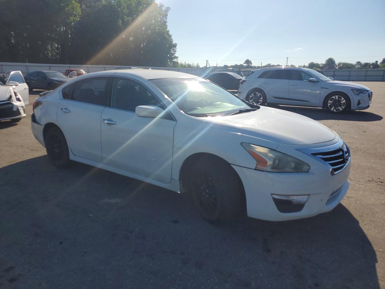 2015 Nissan Altima 2.5 S Белый vin: 1N4AL3APXFN386033