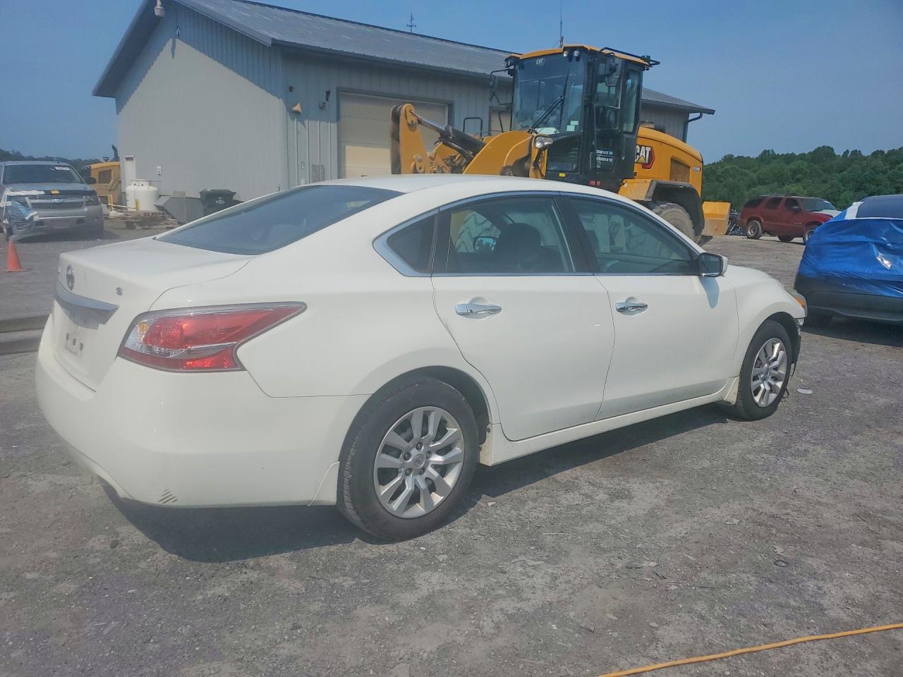 2015 Nissan Altima 2.5 S White vin: 1N4AL3APXFN390437