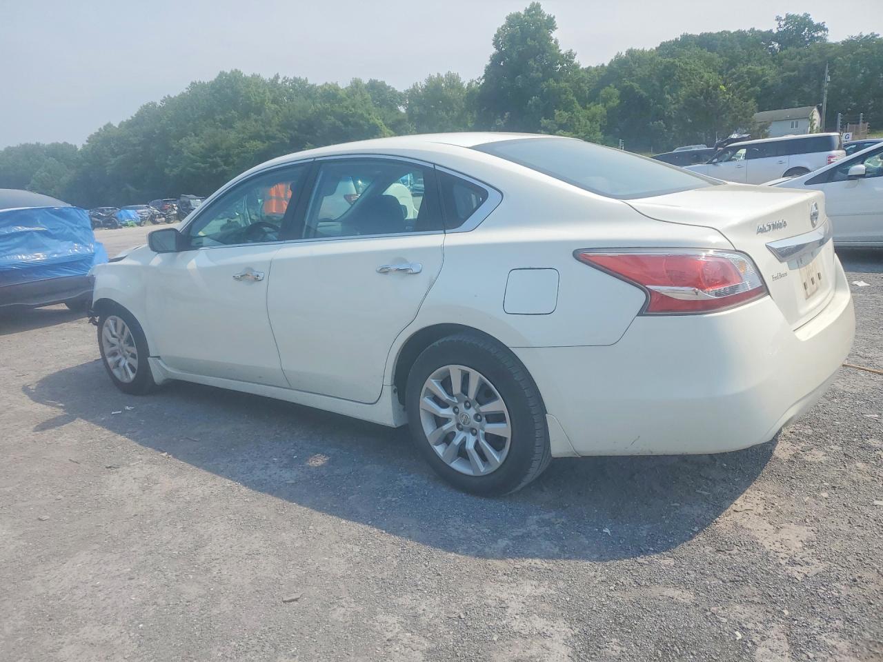 2015 Nissan Altima 2.5 S White vin: 1N4AL3APXFN390437