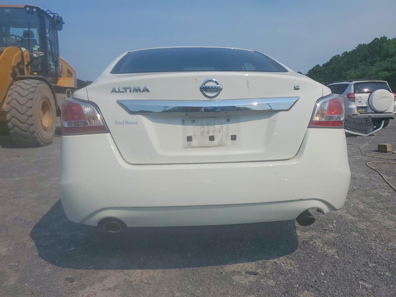 2015 Nissan Altima 2.5 S White vin: 1N4AL3APXFN390437