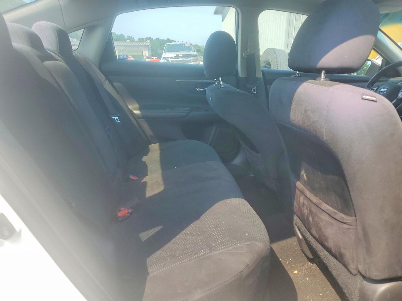 2015 Nissan Altima 2.5 S White vin: 1N4AL3APXFN390437