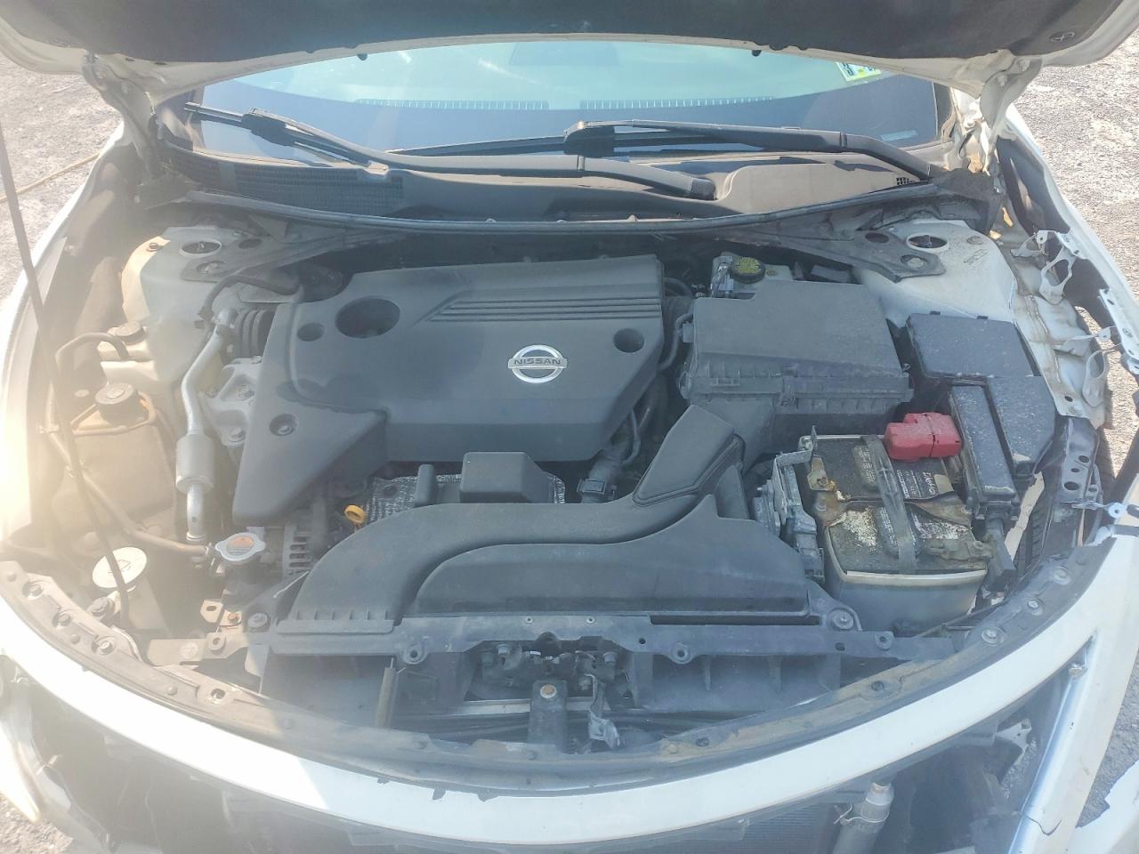 2015 Nissan Altima 2.5 S White vin: 1N4AL3APXFN390437
