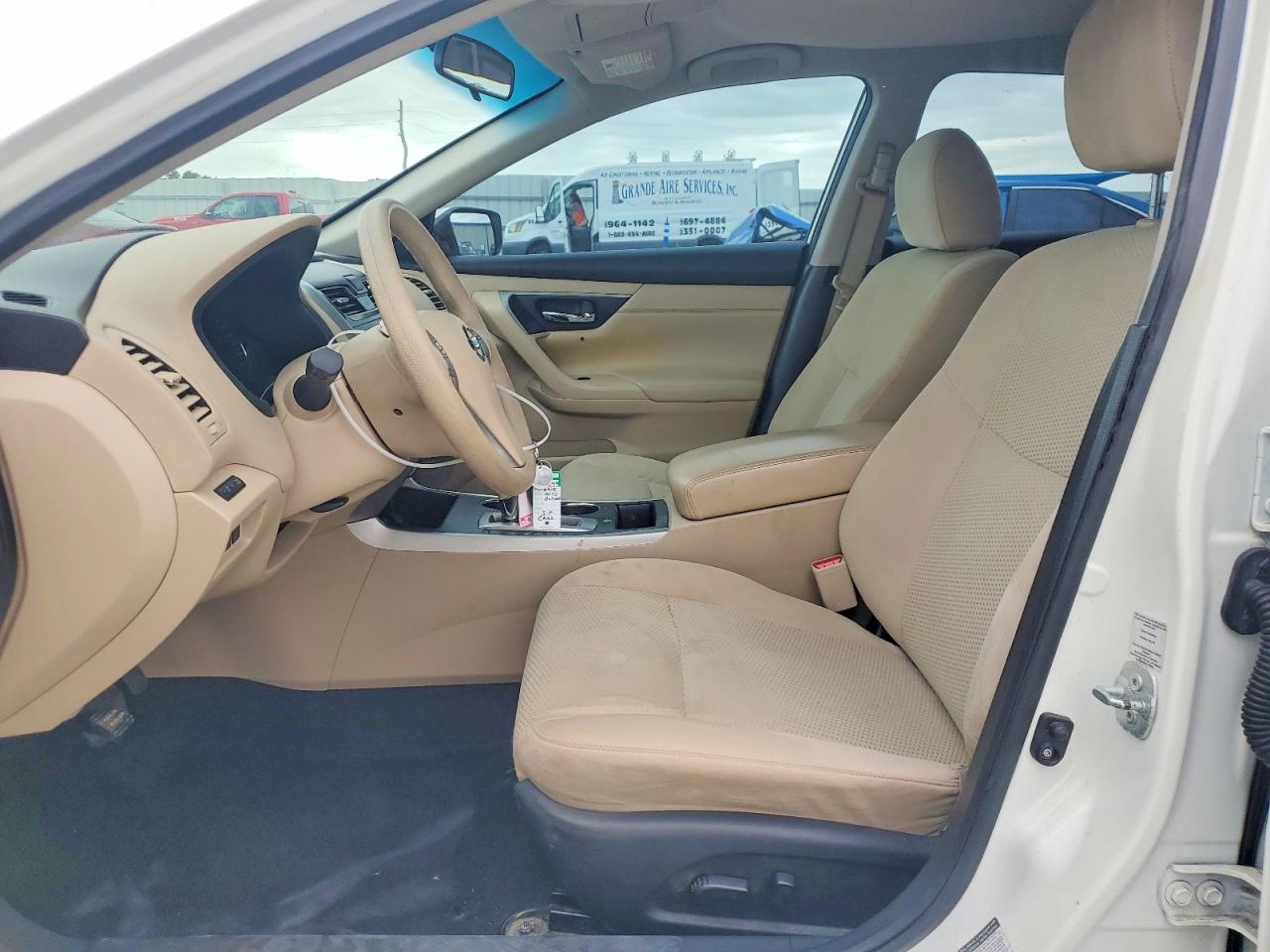 2015 Nissan Altima 2.5 S White vin: 1N4AL3APXFN392947