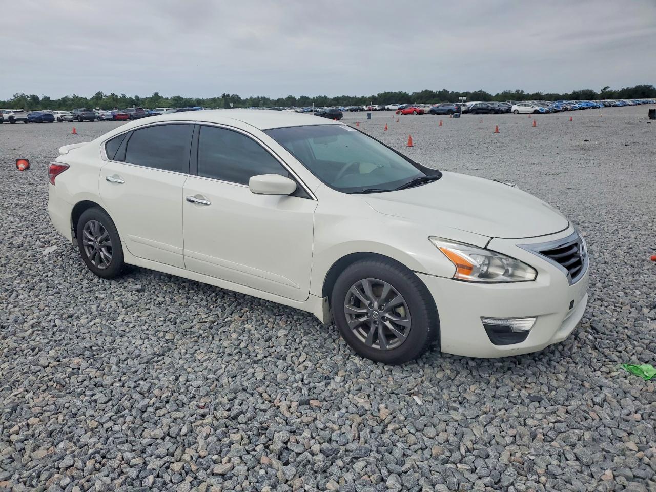 2015 Nissan Altima 2.5 S White vin: 1N4AL3APXFN392947