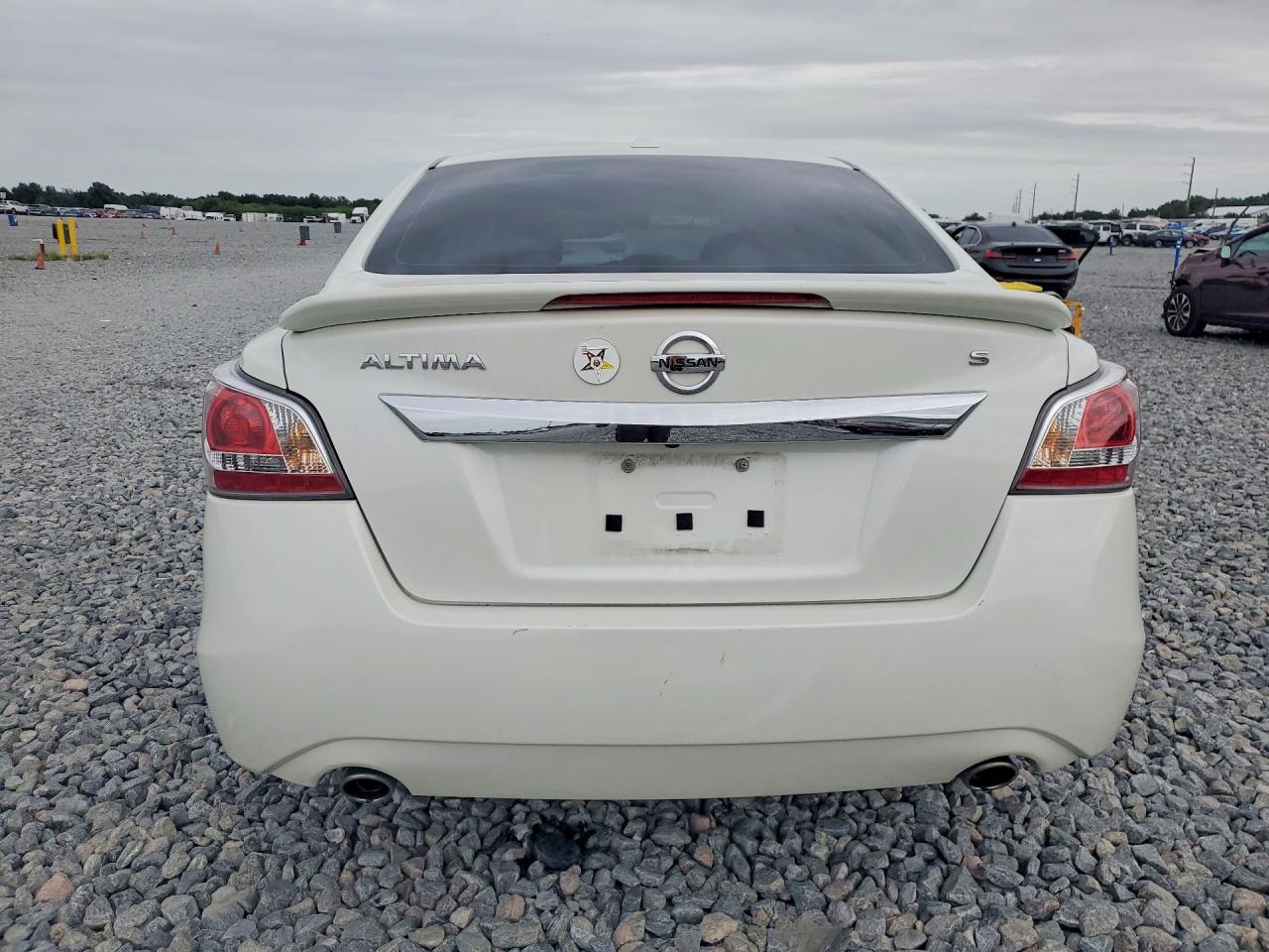 2015 Nissan Altima 2.5 S White vin: 1N4AL3APXFN392947