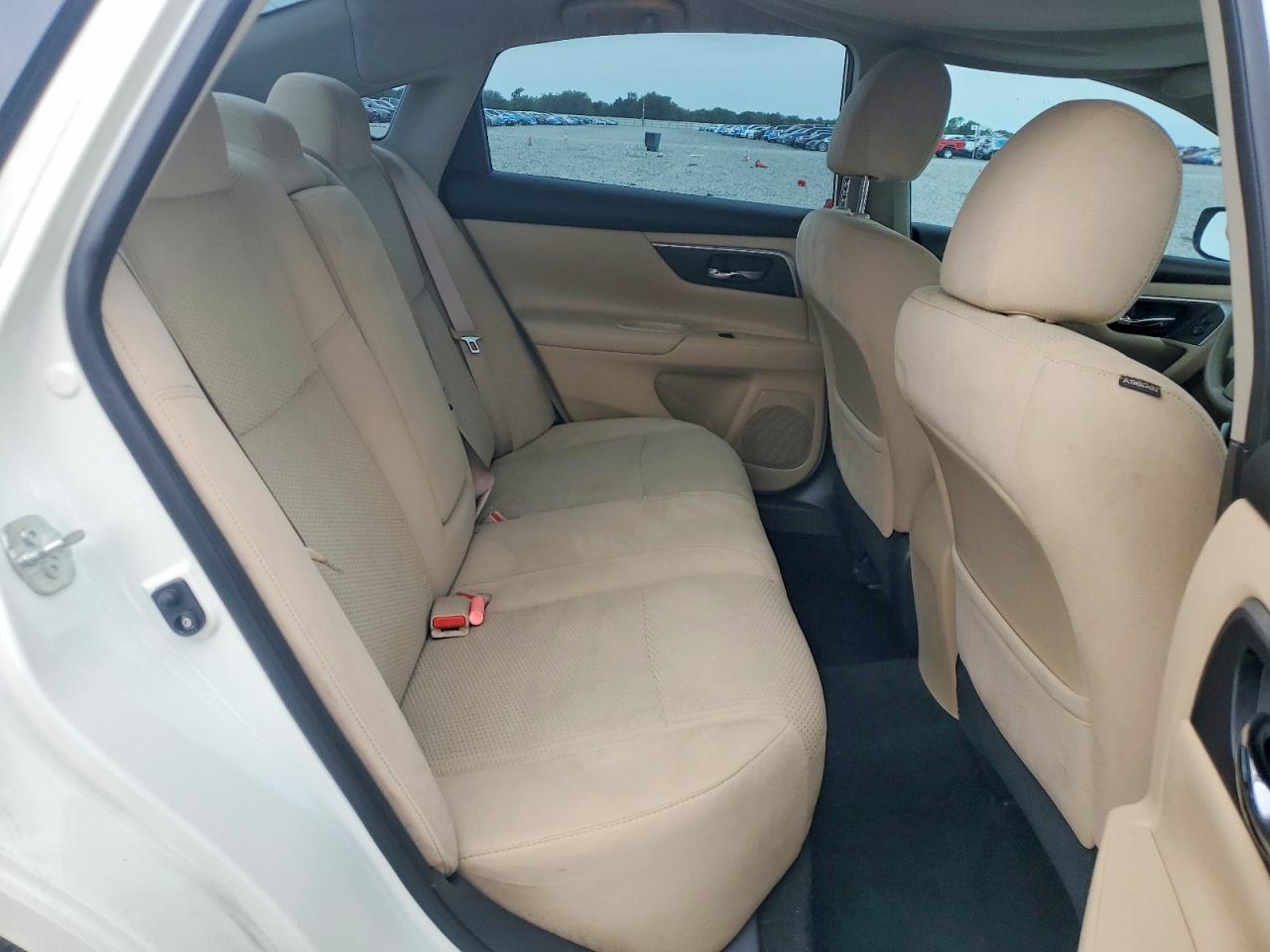2015 Nissan Altima 2.5 S White vin: 1N4AL3APXFN392947