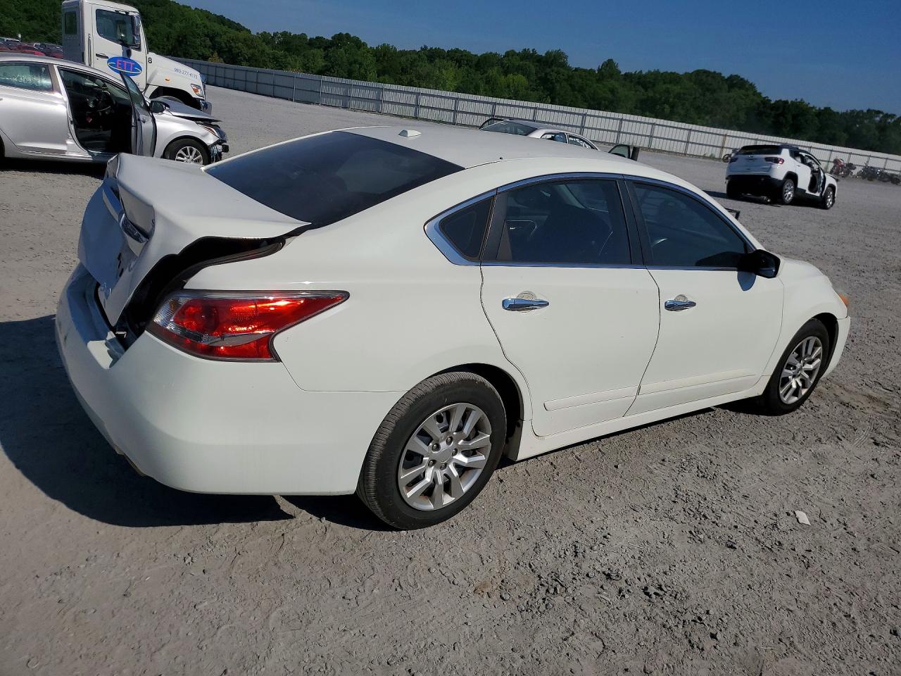 2015 Nissan Altima 2.5 S White vin: 1N4AL3APXFN397596
