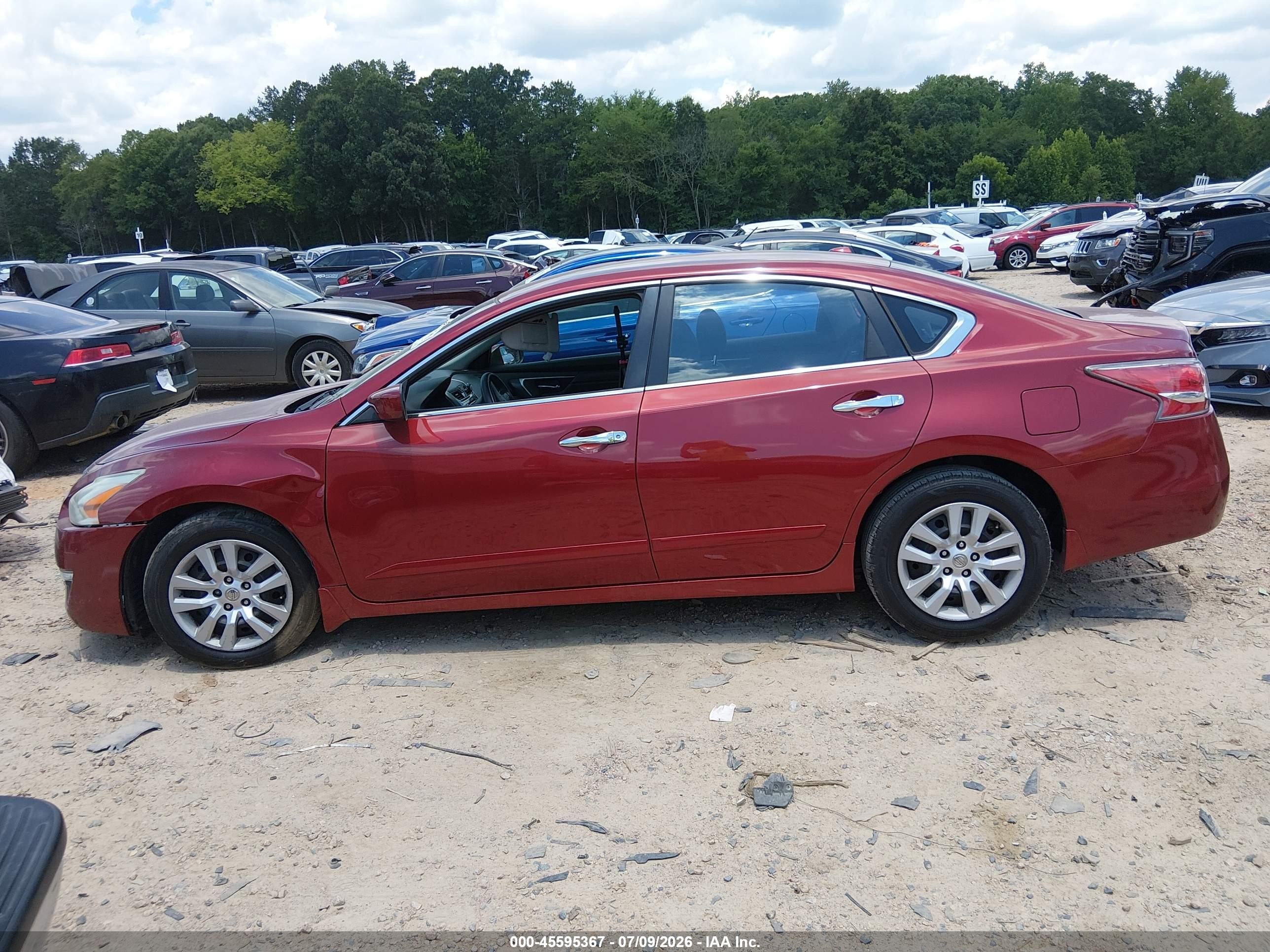 2015 Nissan Altima 2.5 S Red vin: 1N4AL3APXFN401162
