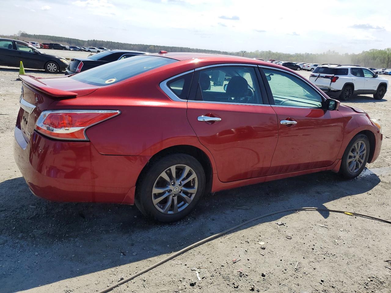 2015 Nissan Altima 2.5 S Red vin: 1N4AL3APXFN905548