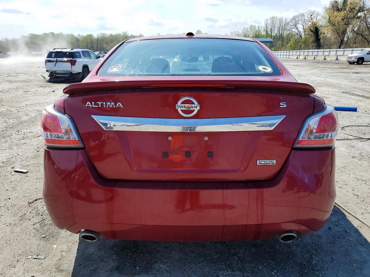 2015 Nissan Altima 2.5 S Red vin: 1N4AL3APXFN905548